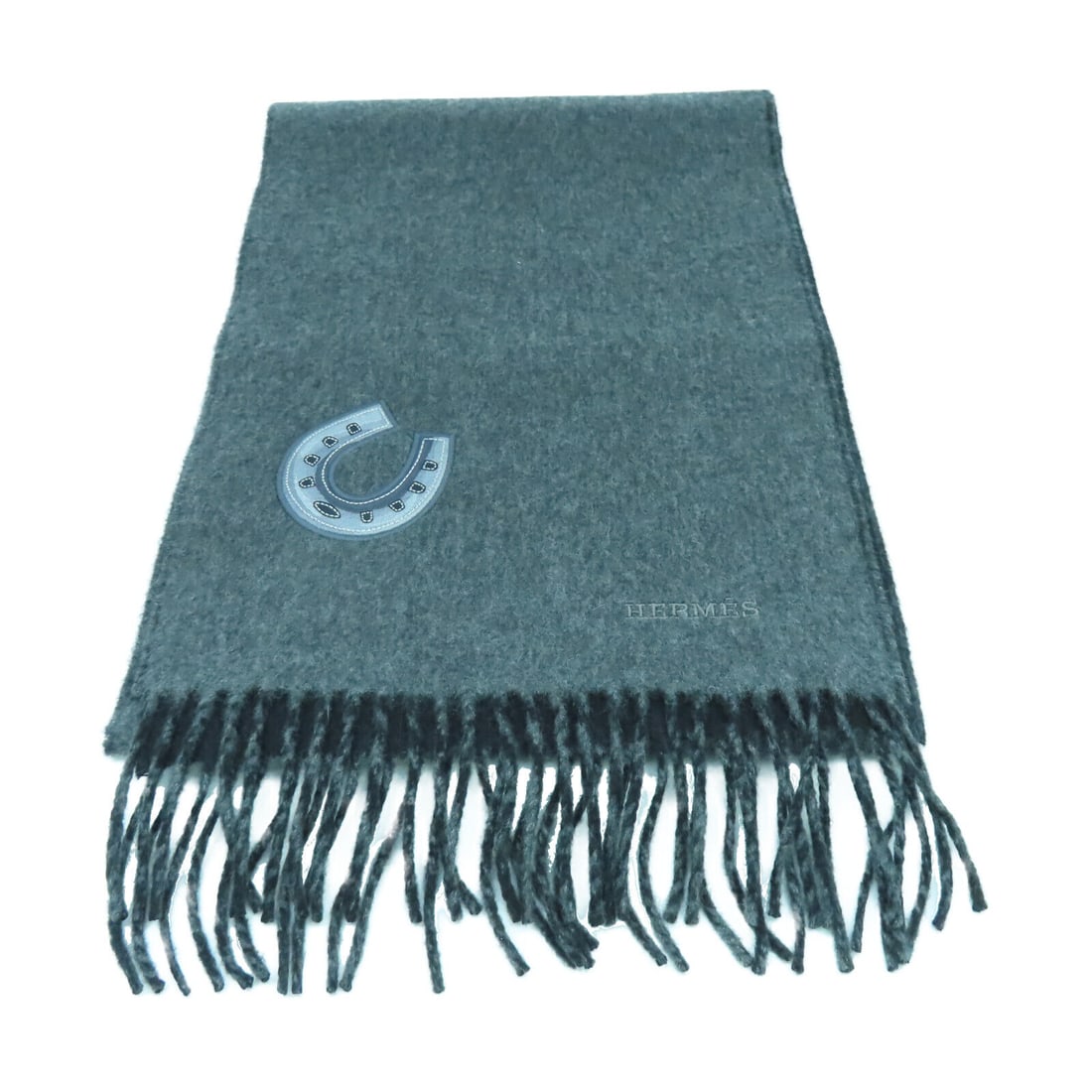 HERMES Scarf Scarves Cashmere Grey Gray Black: HERMES Scarf Scarves Cashmere Grey Gray Black Style: scarf Material: Cashmere Color: Gray Size Type: Regular Type: scarf Frame Color: Gray A+: Pristine The BIDHAUS Guarantee: All items in this auction