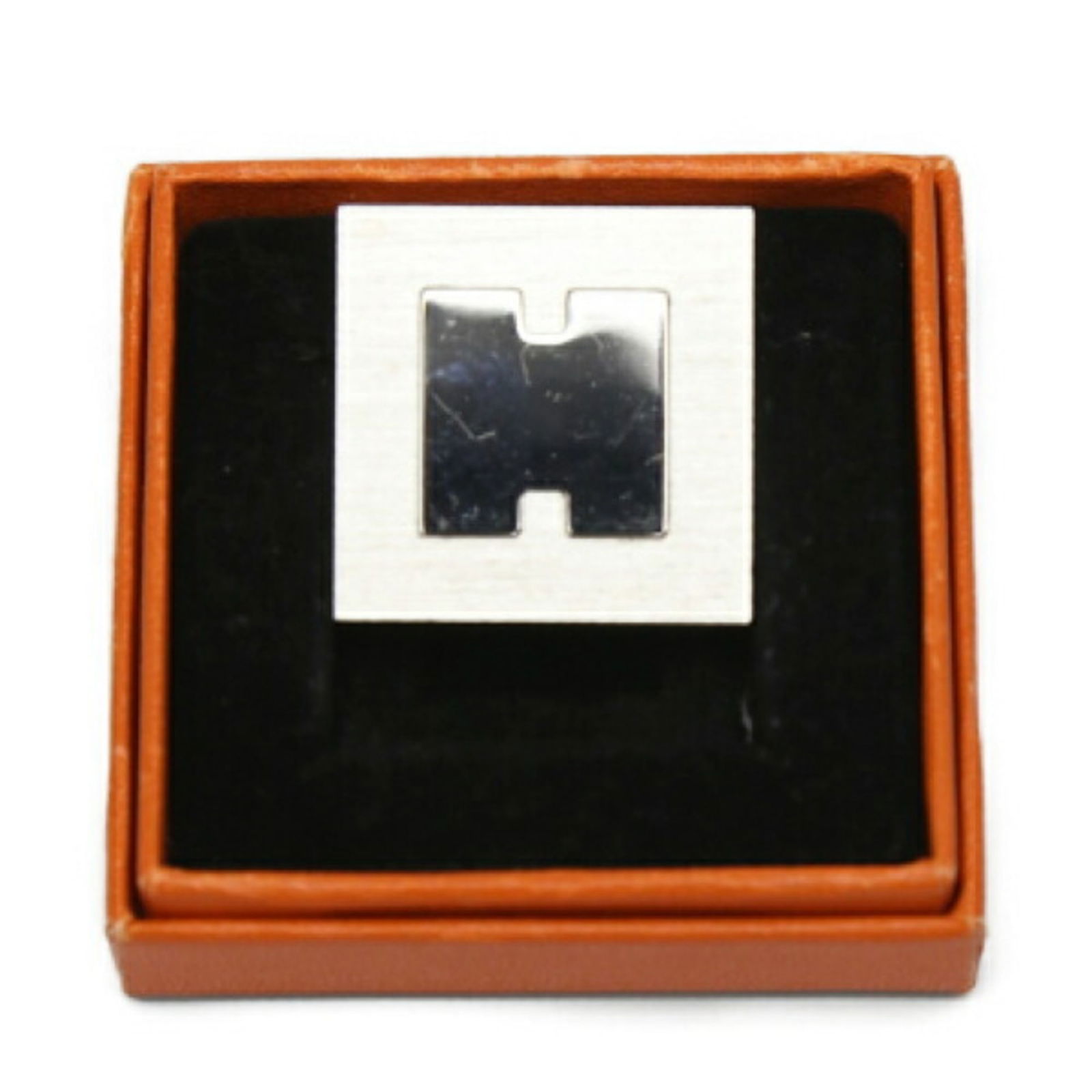 HERMES Photo Stand Frame Smile Ash SS H Logo with Box Hermes Silver Other Miscellaneous Goods: HERMES Photo Stand Frame Smile Ash SS H Logo with Box Hermes Silver Other Miscellaneous Goods Brand: Hermes Type: Others Color: Silver Size (HxWxD): 3cm x 3cm x 1cm / 1.18 x 1.18 x 0.39 Condition: Ope