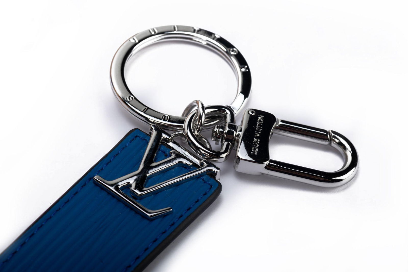 Louis Vuitton Reversible Epi Keychain/Charm: Louis Vuitton Reversible Epi Keychain/Charm Designer: Louis Vuitton Dimensions: Height: 3.25 in (8.26 cm)Length: 1.15 in (2.93 cm) Place of Origin: Italy Period: 21st Century Pre-Owned The BIDHAUS Gua