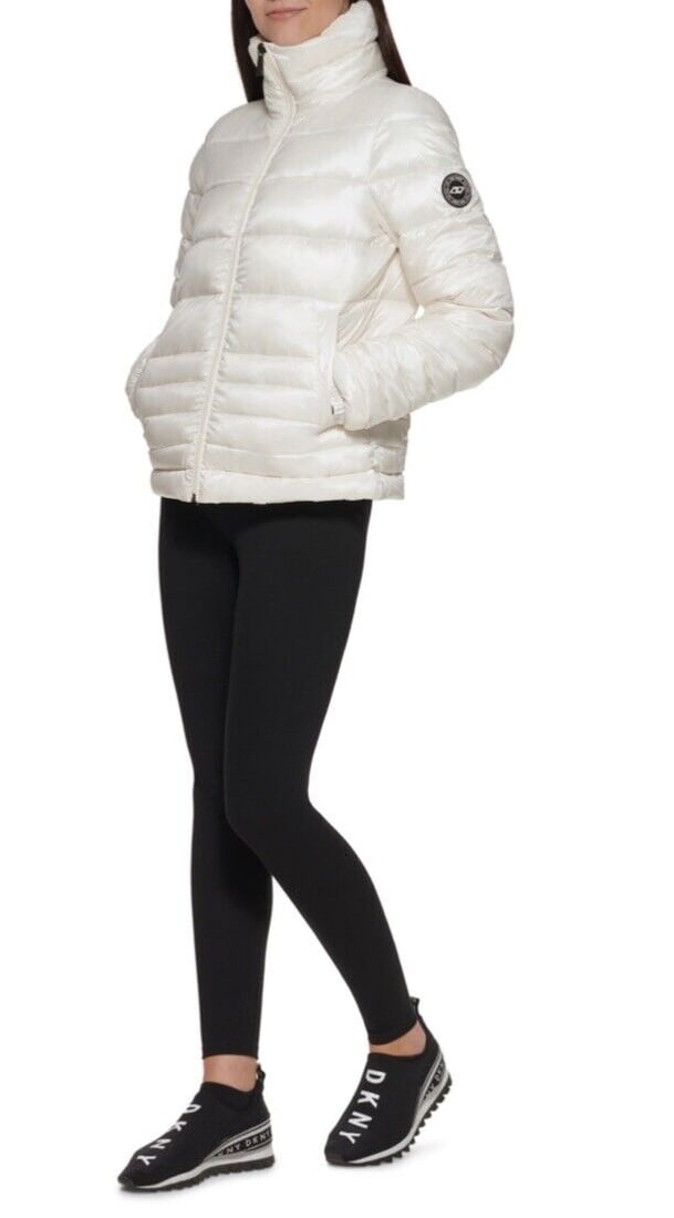 DKNY Womens Packable Puffer Jacket with Bag in White Size: DKNY Womens Packable Puffer Jacket with Bag in White Size Type: Jacket Size Type: Regular Size: M Outer Shell Material: Polyester Style: Puffer Jacket Color: White Features: Packable Pre-Owned The BID