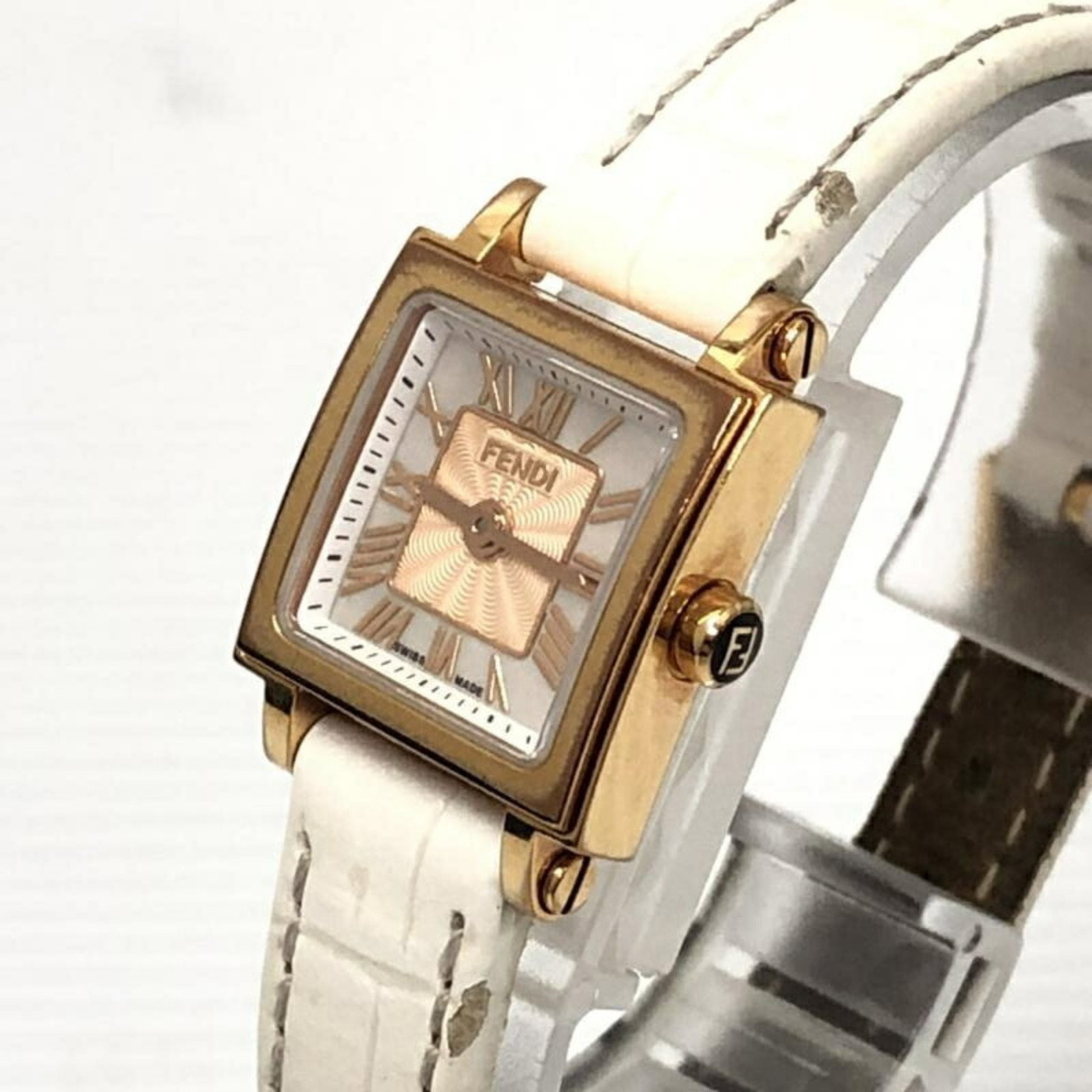 FENDI Quadromini 60500L quartz Fendi leather belt watch: FENDI Quadromini 60500L quartz Fendi leather belt watch Brand: Fendi Type: Wristwatch Gender: Women Wrist Size: 17.5cm - 13.5cm / 6.88 - 5.31 Condition: Used (good) Glass Scratches: Insignificant Dial