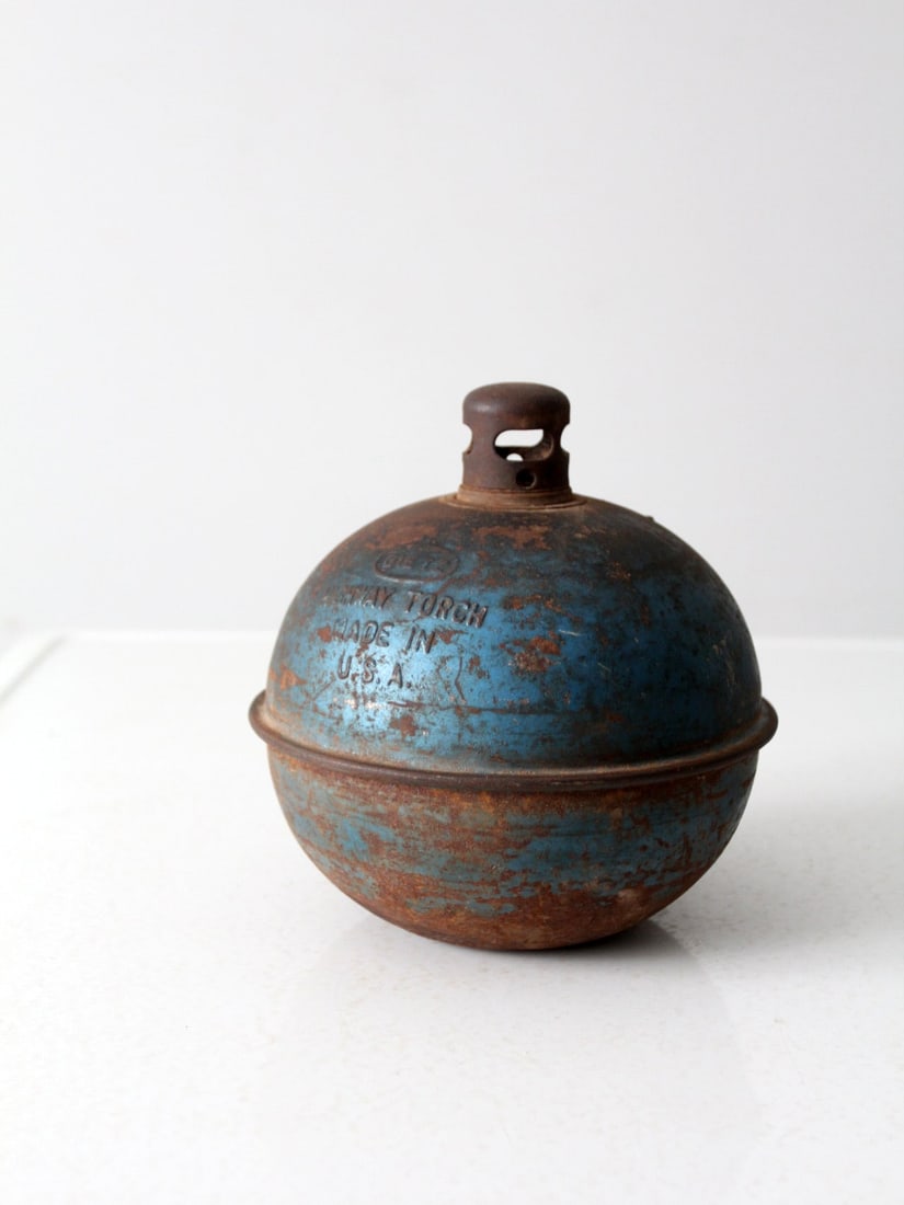 Vintage Dietz Highway Torch: Vintage Dietz Highway Torch This is a vintage Dietz Highway Torch circa 1940s - 1960s. The metal smudge pot was used as a road or railroad warning at night. Filled with kerosene the balls would flame