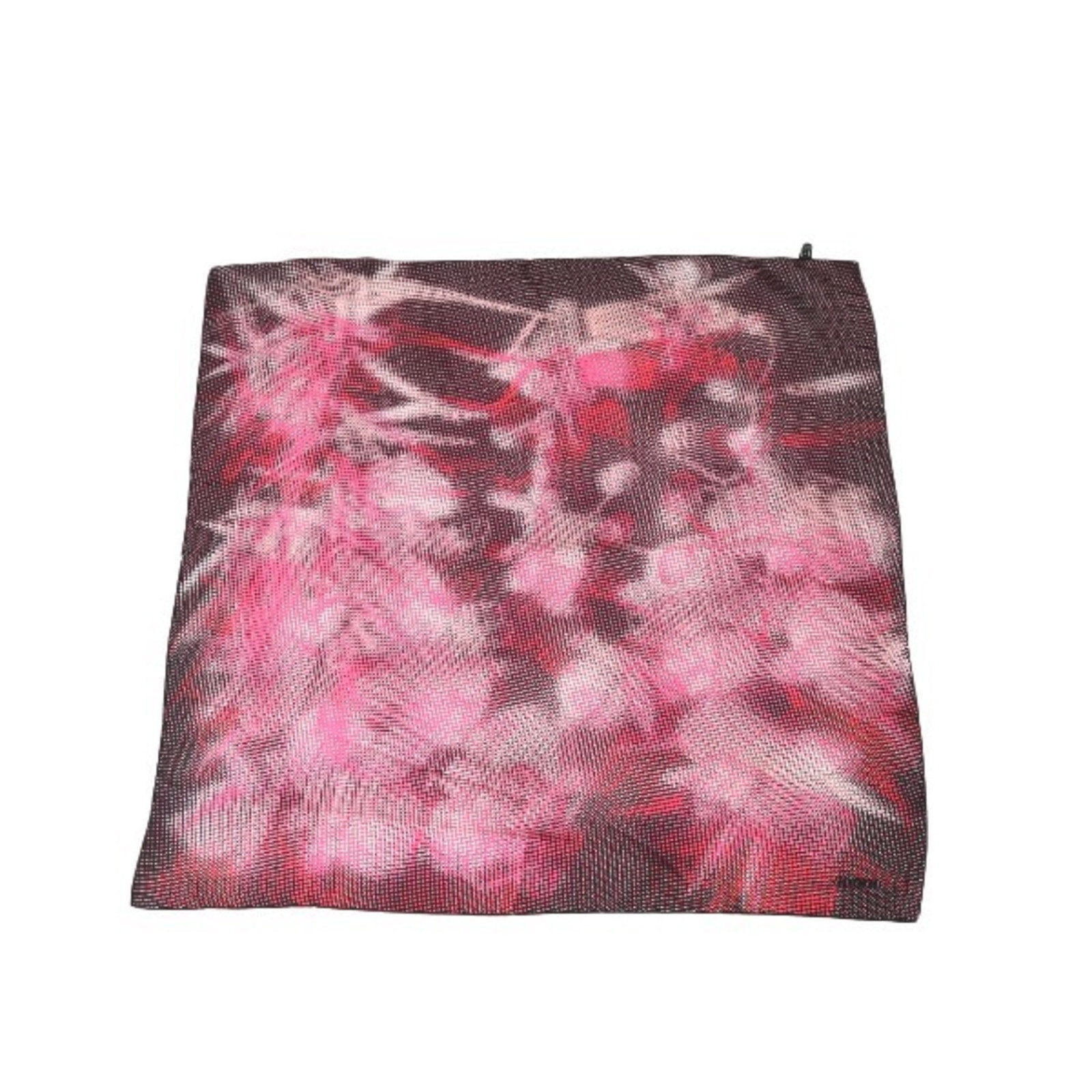 GUCCI 100% Silk Scarf Dot Gucci Pink x Black: GUCCI 100% Silk Scarf Dot Gucci Pink x Black Brand: Gucci Type: Scarf Gender: Women Color: Black Pink Material: Silk Silk: Size (LxW): 87cm x 85cm / 34.25 x 33.46 Condition: Used (like new) Overall Sc