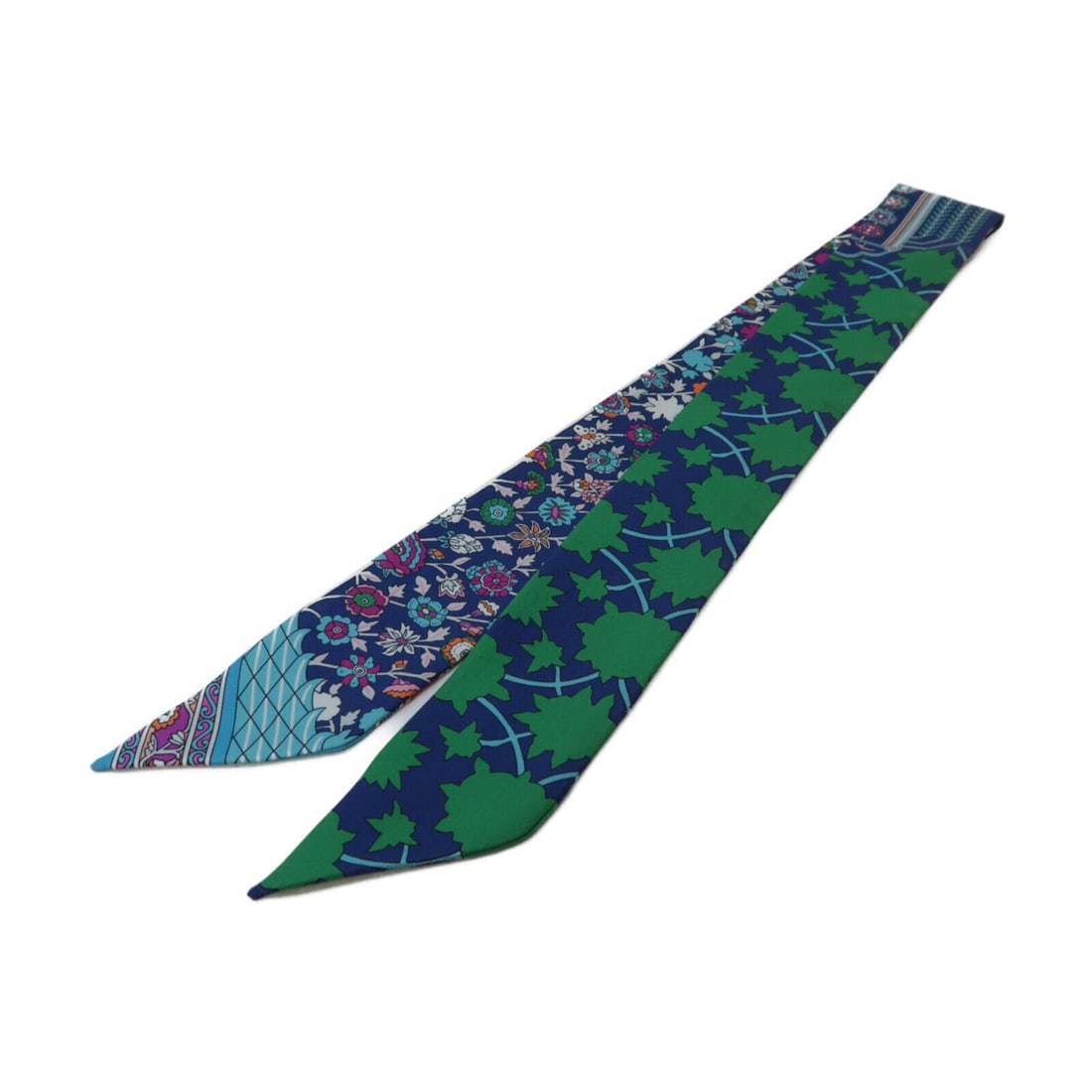 HERMES Twilly Scarf Scarves Silk Blue/Green: HERMES Twilly Scarf Scarves Silk Blue/Green Style: Scalf Material: silk Color: Blue Size Type: Regular Type: Scalf Frame Color: Blue AB: Very Good The BIDHAUS Guarantee: All items in this auction are