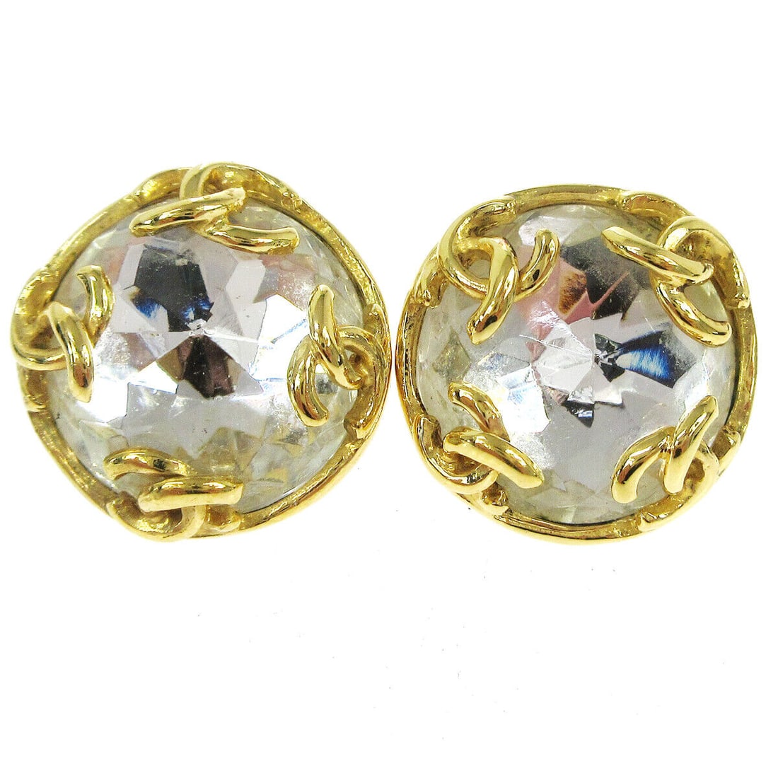 CHANEL CC Bijou Clear Stone Vintage Earrings Gold-Tone 95A: CHANEL CC Bijou Clear Stone Vintage Earrings Gold-Tone 95A Type: Earrings Shape: Button Closure: Clip-On Color: Gold Style: Earrings Metal: Gold-tone Main Stone: Bijou Outside Condition: AB: Very Good