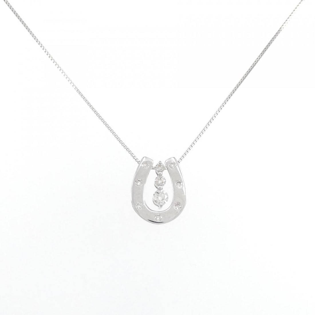 PT Horse Shoe Diamond Necklace: PT Horse Shoe Diamond Necklace Style: Necklace Material: Platinum Gender: Ladies" Size: 40cm Main Stone: Diamond Weight: approx. 2.5G Actualsize: Pendant top H x W: 10.9mmx8.8mm Chain Max. W: 0.6mm Ce