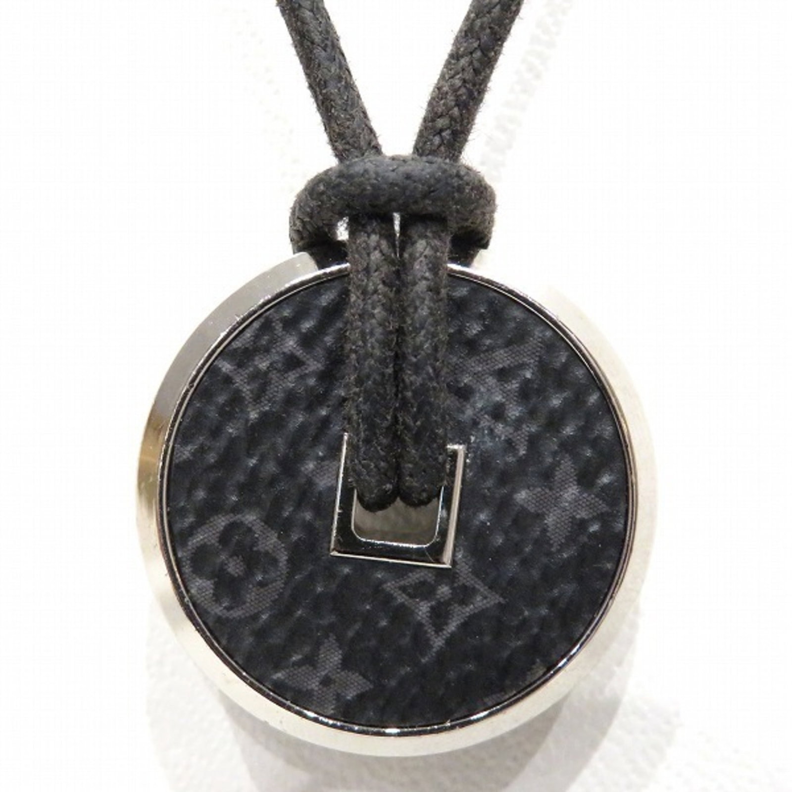 Louis Vuitton Monogram Eclipse Collier Coin Choker M62589 Brand Accessory Necklace Unisex: Louis Vuitton Monogram Eclipse Collier Coin Choker M62589 Brand Accessory Necklace Unisex Brand: Louis Vuitton Necklace Type: Choker Gender: Men Women Material: Metal Monogram Eclipse Color: Black Sil