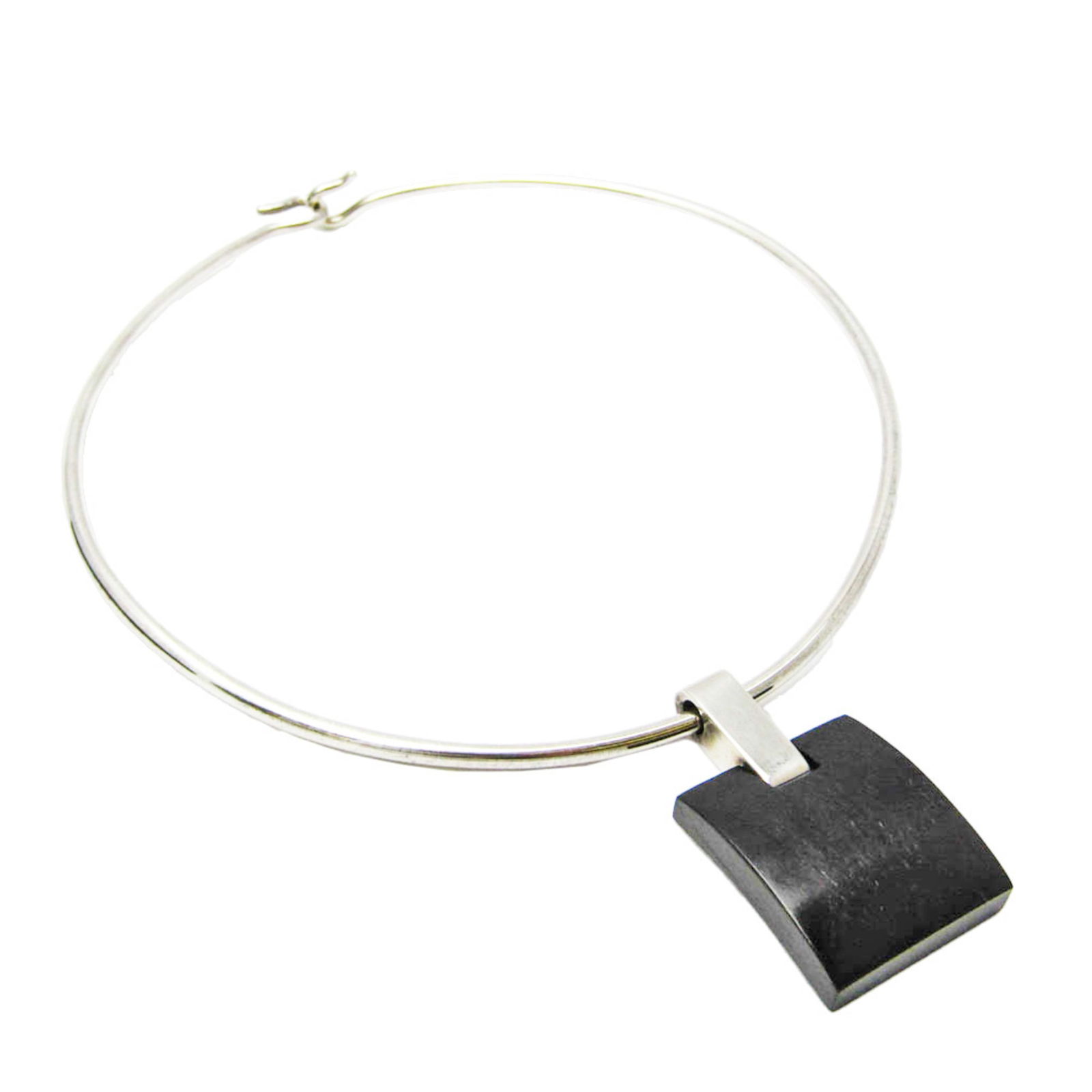 Gucci Metal Wood Women's Choker Necklace (Black Silver): Gucci Metal Wood Women's Choker Necklace (Black Silver) Brand: Gucci Country of Origin: Italy Necklace Type: Choker Gender: Women Material: Metal Wood Color: Black Silver Neck Circumference: 39 cm / 1