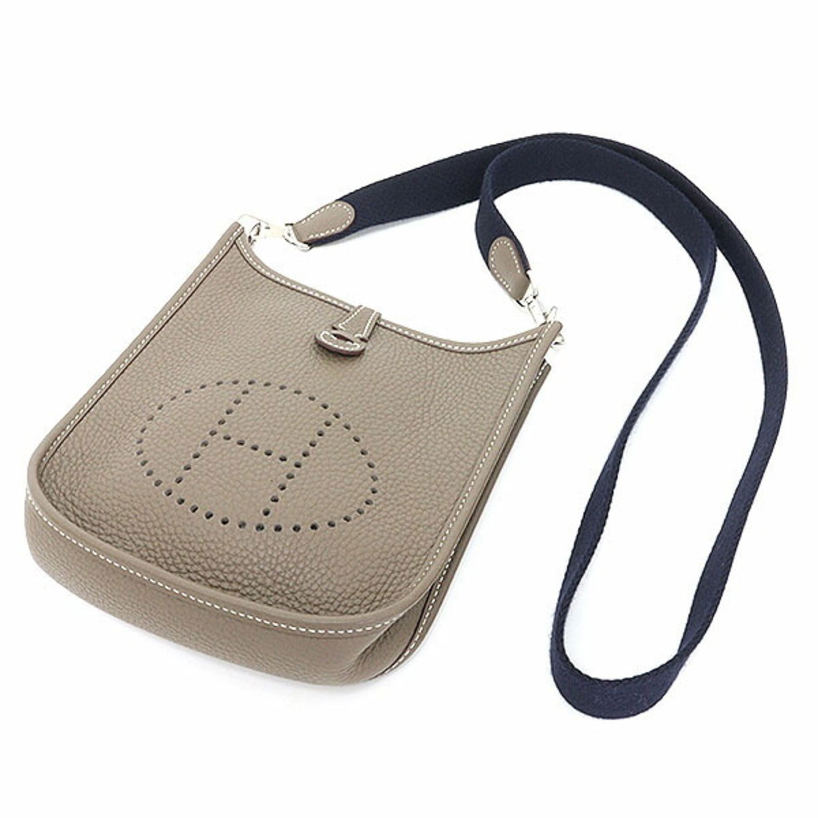Hermes Evelyn TPM Amazon Taurillon Clemence Etoupe x Blue Indigo Y stamp 16: Hermes Evelyn TPM Amazon Taurillon Clemence Etoupe x Blue Indigo Y stamp 16 Brand: Hermes Line: Evelyne Country of Origin: France Type: Shoulder bag Material: Taurillon clemence leather Taurillon clem