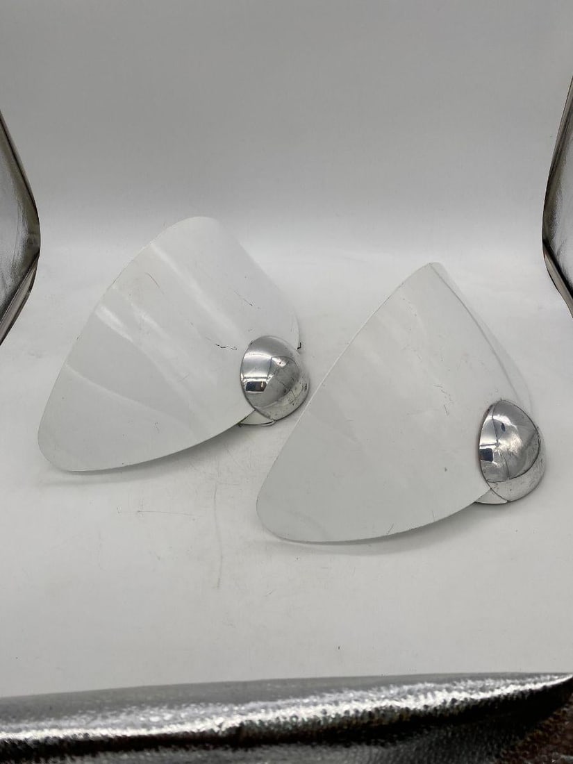 Perry King Santiago Miranda Arteluce "Aura" Wall Sconce Pair of Two: Perry King Santiago Miranda Arteluce "Aura" Wall Sconce Pair of Two Creator: Arteluce (Maker) Dimensions: Height: 10.5 in (26.67 cm)Diameter: 17 in (43.18 cm) Sold As: Set of 2 Style: Minimalist (In t