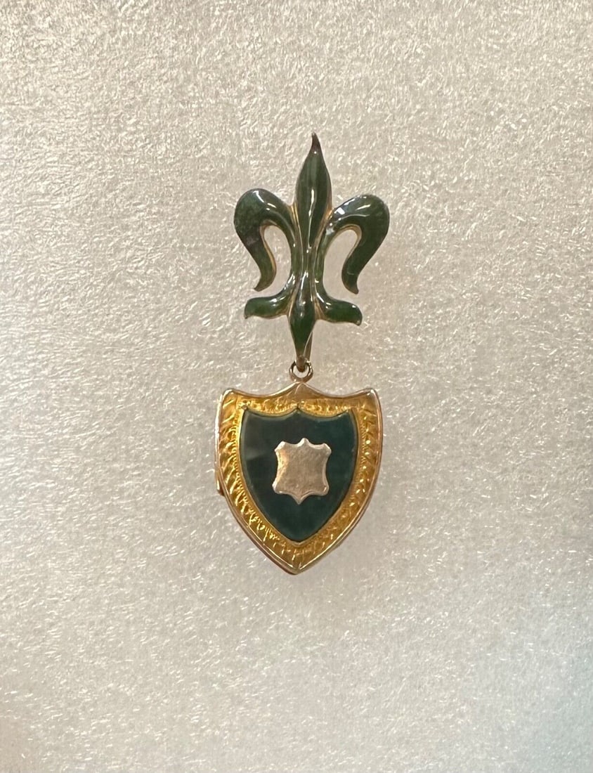 Rare Victorian Shield Locket: Rare Victorian Shield Locket Type: Pendant Color: Multicolor Style: Locket Main Stone Color: bloodstone Material: Enamel Metal: Brass Main Stone: Bloodstone This vintage Continental Victorian gold fil