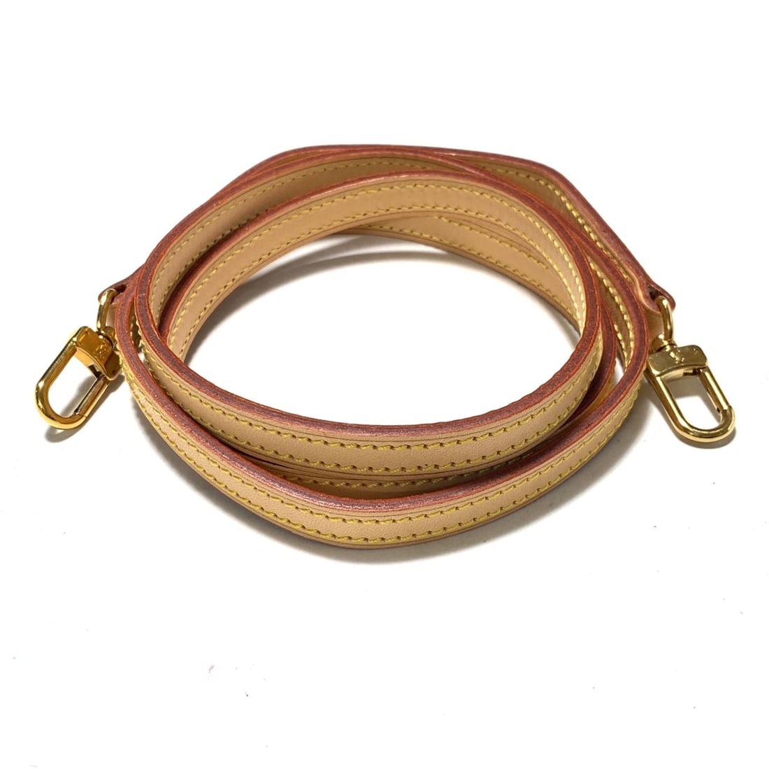 Louis Vuitton Shoulder strap: Louis Vuitton Shoulder strap Brand: Louis Vuitton Model: Shoulder strap Color: Beige Material: Leather Dimensions: height width : ~ 117 cm 1 cm Comments: Introducing the Louis Vuitton shoulder strap c