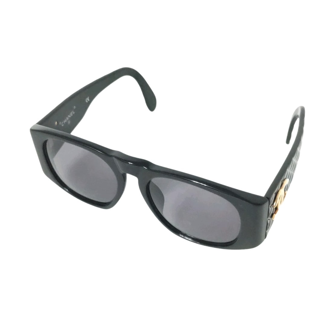 Chanel Matelasse: Chanel Matelasse Brand: Chanel Model: Matelasse Color: Black Material: Plastic Dimensions: lensheight : ~ 4.9 cm (including frame) frame : ~ 12.5 cm temple : ~ 11.5 cm Comments: Introducing the CHANEL