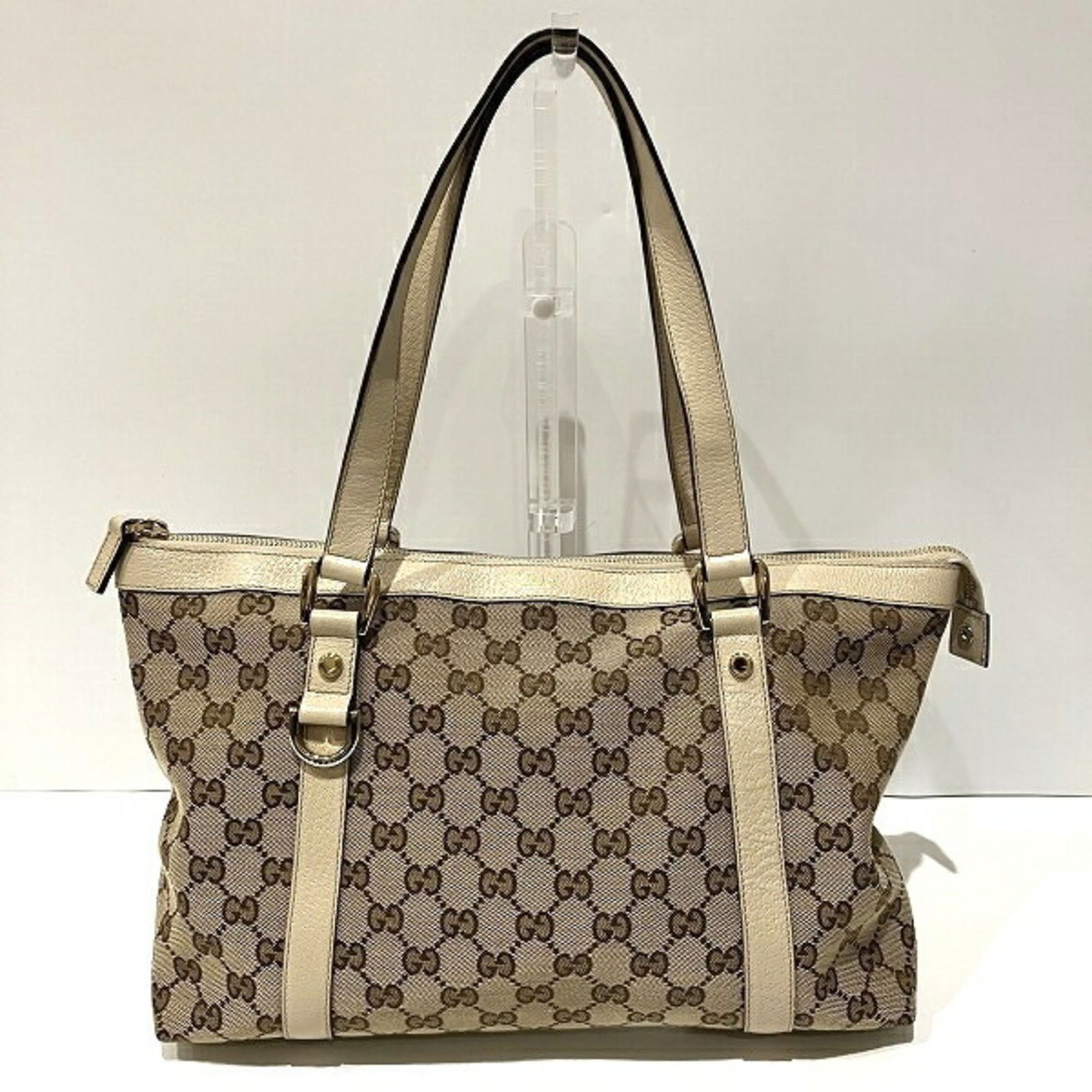 GUCCI Abbey Line 141470 GG canvas bag tote ladies: GUCCI Abbey Line 141470 GG canvas bag tote ladies Brand: Gucci Type: Tote bag Material: GG canvas Leather GG canvas: Leather: Color: Beige Brown Gender: Women Size (HxWxD): 21cm x 31cm x 11cm / 8.26 x
