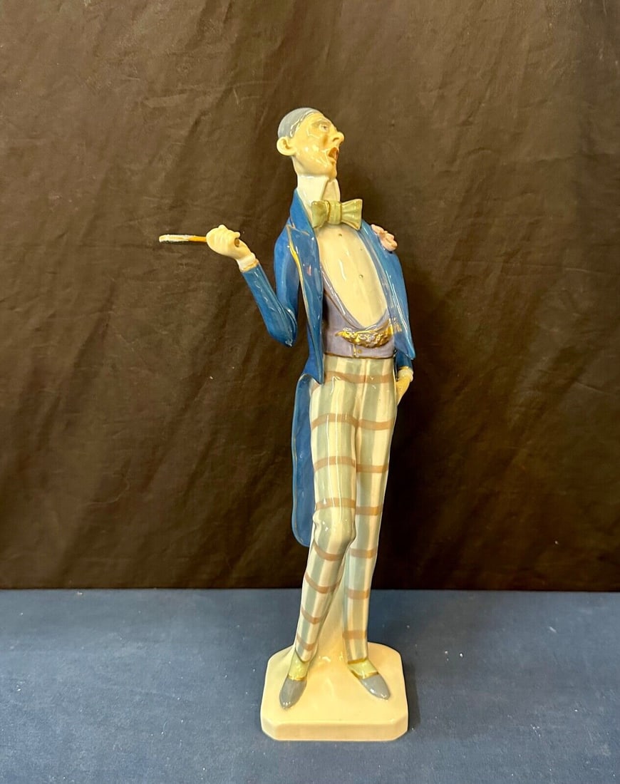 Amphora (Czechoslovakian) Statue: Amphora (Czechoslovakian) Statue Type: Statue Occasion: All Occasions Customized: No Color: Multicolor Material: Porcelain Subject: Men This vintage Amphora porcelain statue dates from the mid to late