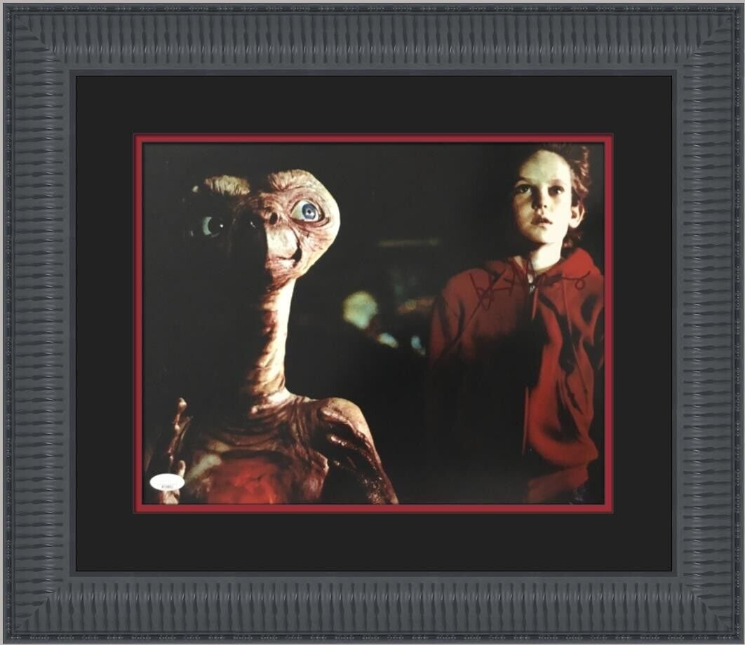 Henry Thomas E.T. The Extra-Terrestrial Signed Photograph Custom Framed JSA: Henry Thomas E.T. The Extra-Terrestrial Signed Photograph Custom Framed JSA Industry: Movies Personalize: No Movie: E.T. The Extra-Terrestrial Signed By: Henry Thomas Size: 17 x 20 Signed: Yes Autogra