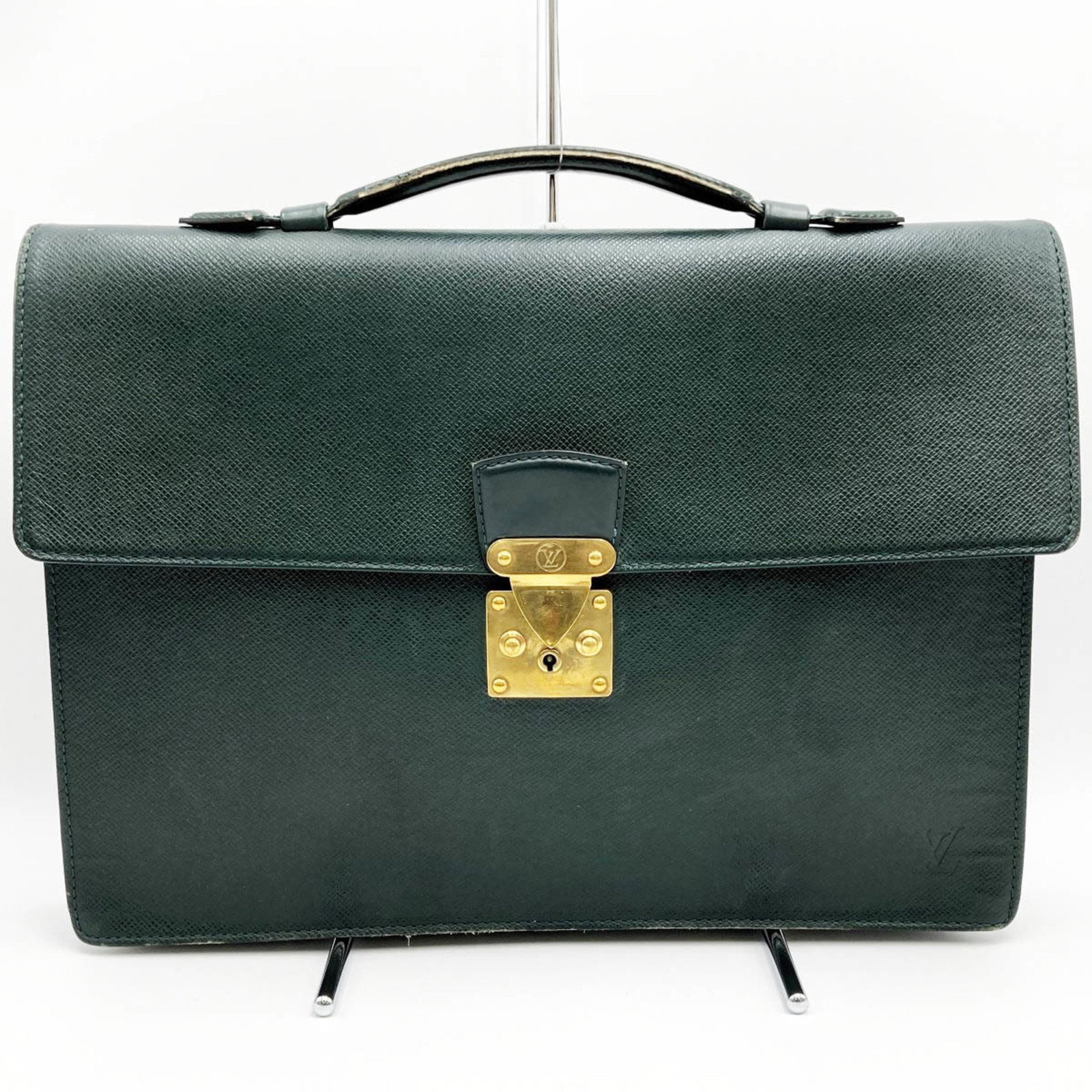 LOUIS VUITTON Louis Vuitton Cerviette Clado Taiga Business Bag Green Leather Men's Fashion M30074: LOUIS VUITTON Louis Vuitton Cerviette Clado Taiga Business Bag Green Leather Men's Fashion M30074 USED Brand: Louis Vuitton Line: Taiga Model: M30074 Type: Handbag Material: Taiga leather Taiga leathe