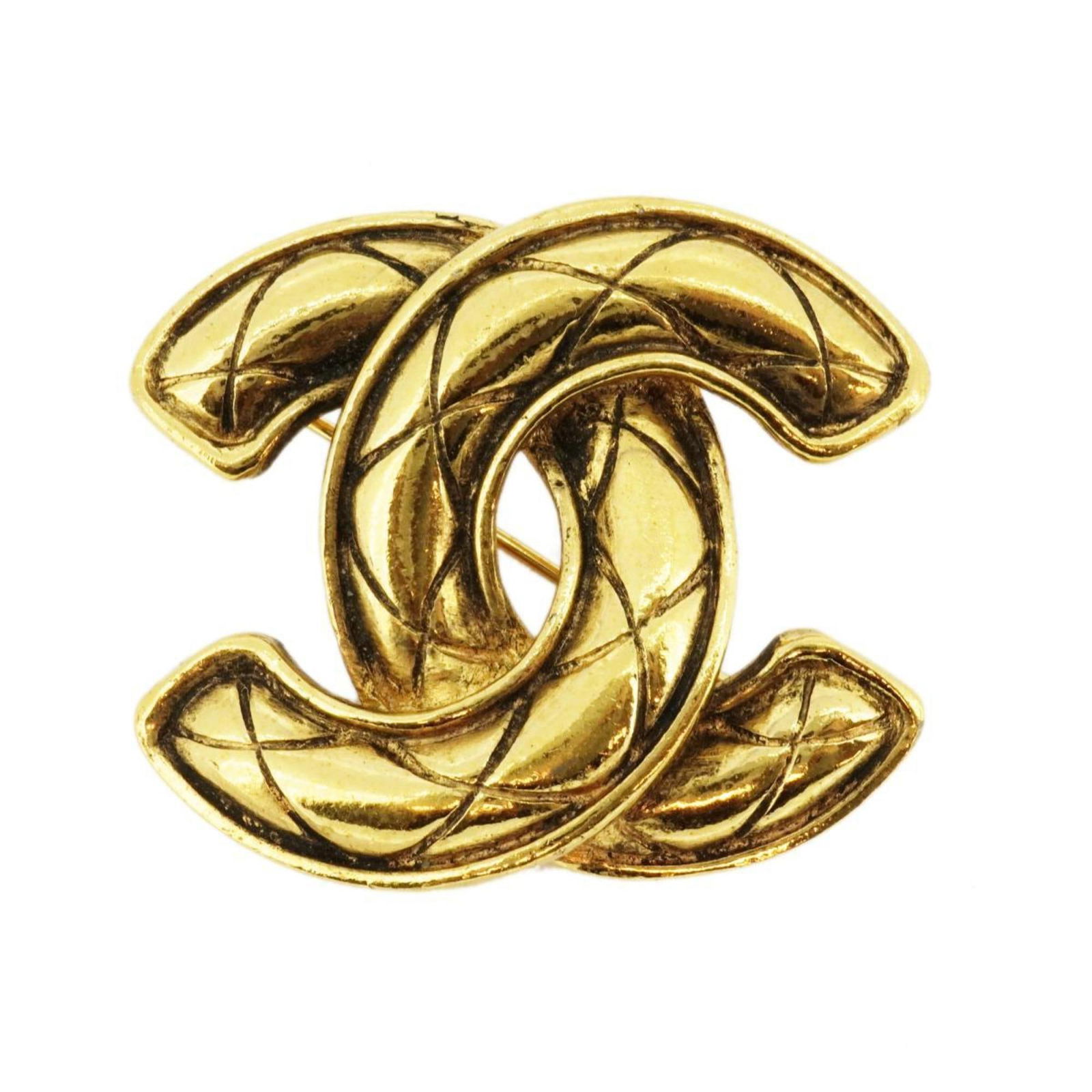 Chanel brooch here mark matelasse GP plated gold ladies: Chanel brooch here mark matelasse GP plated gold ladies Brand: Chanel Type: Brooch Gender: Women Material: Gold plating Size (HxWxD): 3.5cm x 4cm / 1.37 x 1.57 Condition: Used (good) Overall Scratches