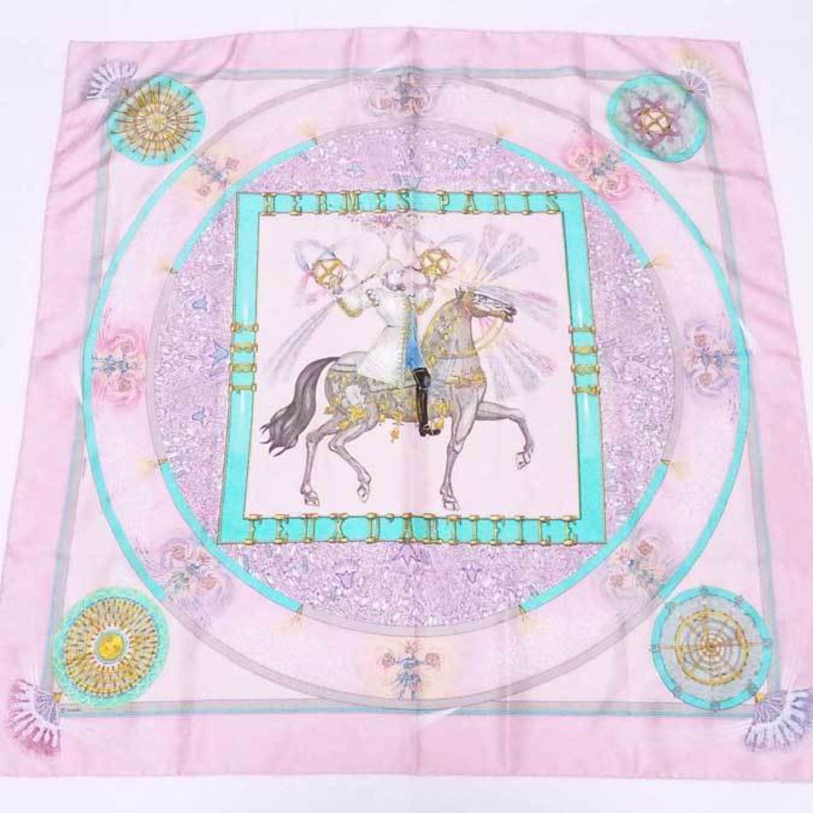 Hermes HERMES Scarf Carre 90 FEUX D ARTIFICE Silk Pink x Multicolor Ladies: Hermes HERMES Scarf Carre 90 FEUX D ARTIFICE Silk Pink x Multicolor Ladies Brand: Hermes Country of Origin: France Type: Scarf Gender: Women Color: Multi-color Pink Material: Silk Silk: Size (LxW): 89