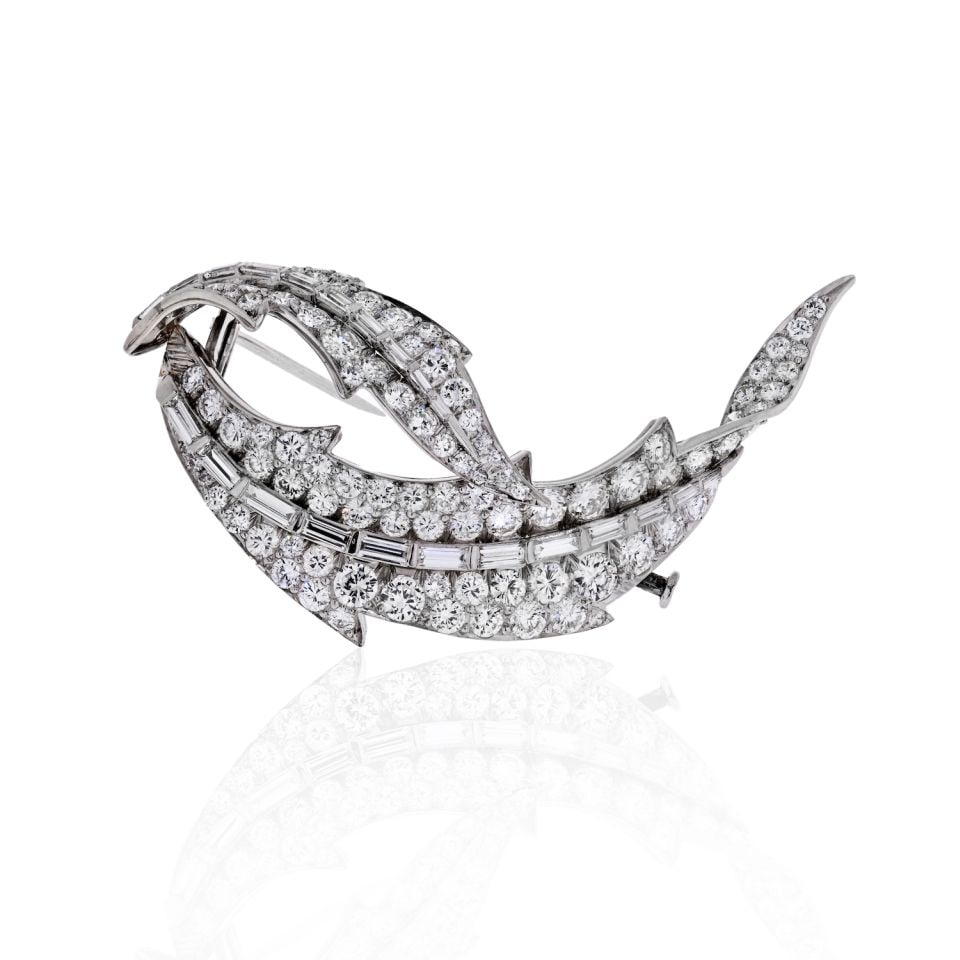 David Webb Platinum 8 carat Diamond Foliage Swirl Pin Brooch: David Webb Platinum 8 carat Diamond Foliage Swirl Pin Brooch Type: Brooches Metal: Platinum Grams: 14.4 Exact Diamond Weight: 8 Cts Measurements: 58mm long Condition: Excellent. Signed By: WEBB Brand: