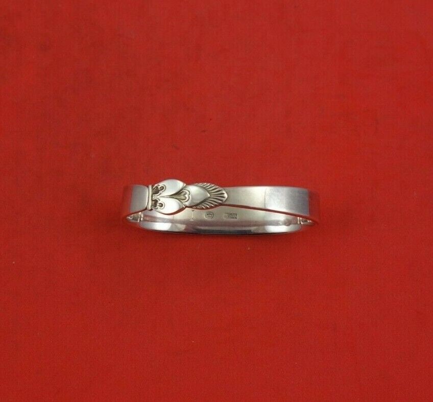 Cactus by Georg Jensen Sterling Silver Napkin Ring 2" x 1/4" Vintage Heirloom: Cactus by Georg Jensen Sterling Silver Napkin Ring 2" x 1/4" Vintage Heirloom Cactus by georg jensensterling silver napkin ring measuring 2" x 1/4" in the pattern cactus by georg jensen. It is not mon