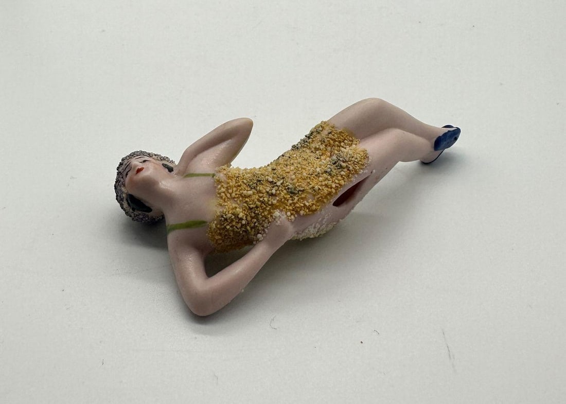 Antique Original "Bathing Beauty" Flapper Figurine in Pebble Swimsuit: Antique Original "Bathing Beauty" Flapper Figurine in Pebble Swimsuit Dimensions: Height: 1.5 in (3.81 cm)Width: 3.25 in (8.26 cm)Depth: 1 in (2.54 cm) Materials and Techniques: Ceramic Period: 1920-1