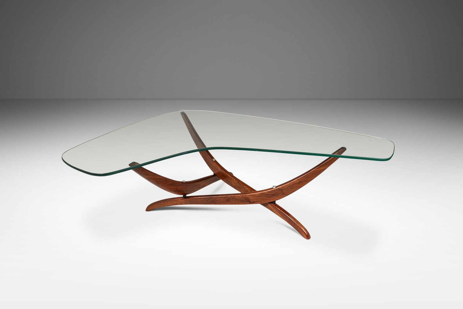 Title: Mid-Century Modern Sculptural Coffee Table in Walnut w/ Kidney-Shaped Glass Top by Forest: Title: Mid-Century Modern Sculptural Coffee Table in Walnut w/ Kidney-Shaped Glass Top by Forest Wilson USA c. 1960s Mid-Century Modern Sculptural Coffee Table in Walnut w/ Kidney-Shaped Glass Top by
