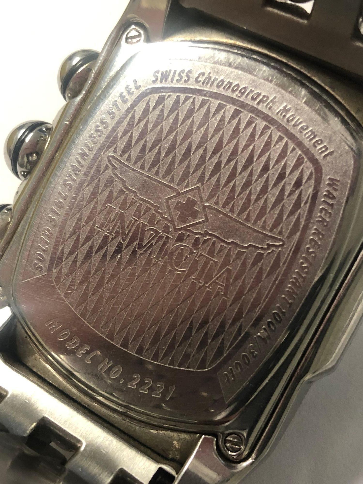 Invicta Mens Copper Face Watch Lupah Model no.2221: Invicta Mens Copper Face Watch Lupah Model no.2221 Dimensions: Height: 1.969 in (5.01 cm)Width: 1.772 in (4.51 cm)Depth: 1 in (2.54 cm) Materials and Techniques: Steel Period: 2000-2009 Date of Manufa