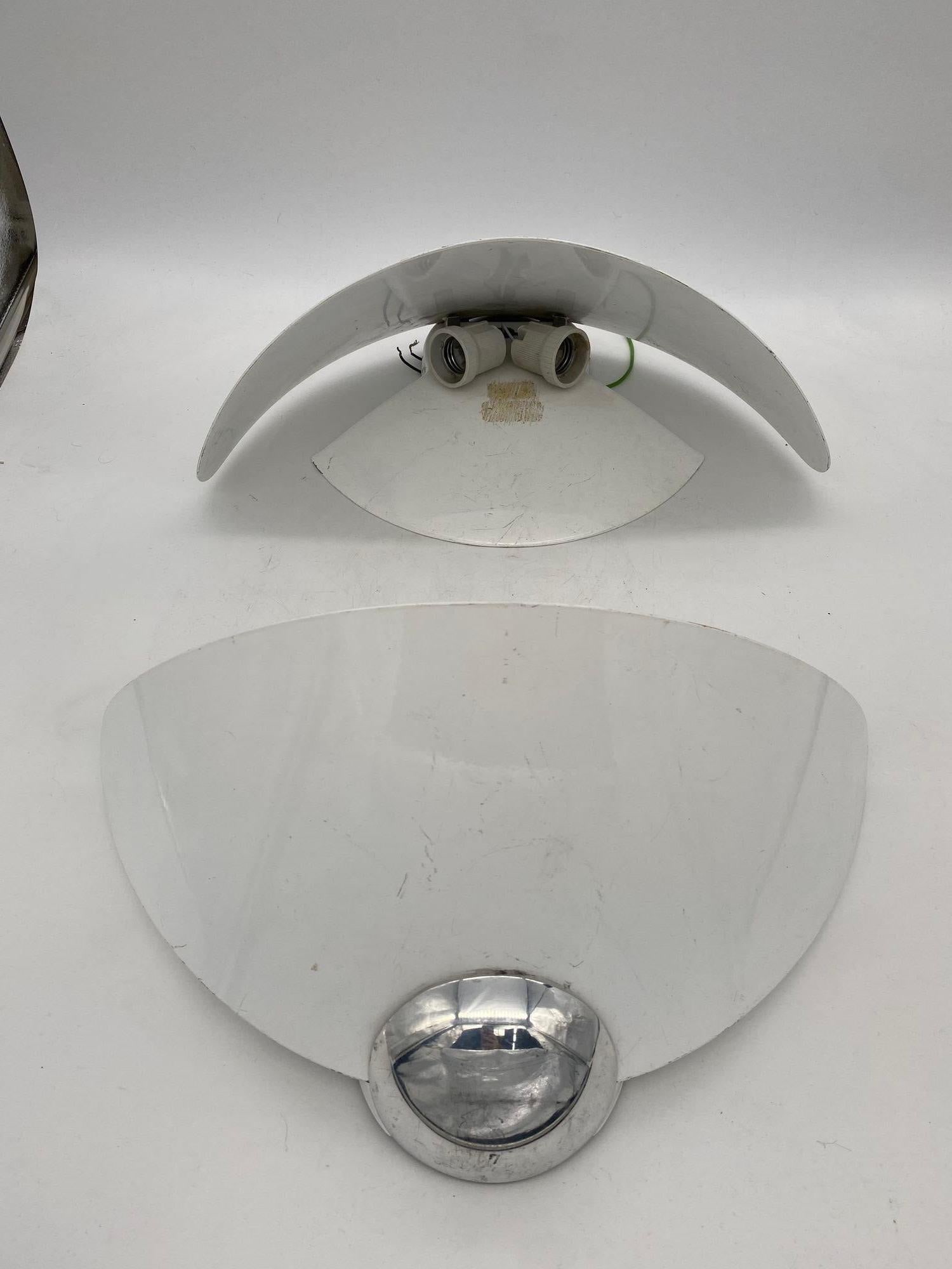 Arteluce "Aura" Memphis Wall Sconce by Perry King & Santiago Miranda: Arteluce "Aura" Memphis Wall Sconce by Perry King & Santiago Miranda Creator: Perry King and Santiago Miranda (Designer) Arteluce (Maker) Dimensions: Height: 10.5 in (26.67 cm)Diameter: 17.01 in (43.2