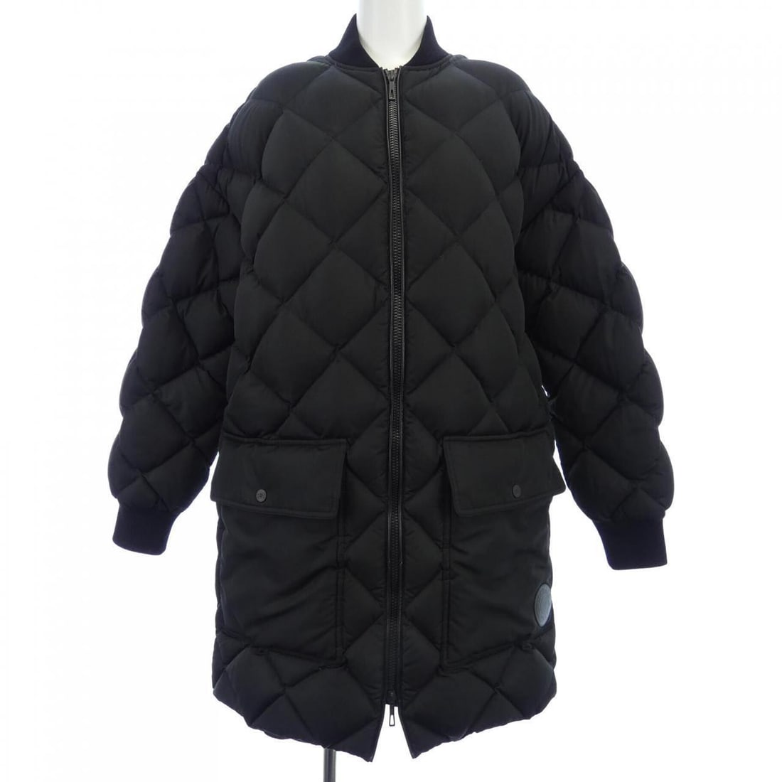 HERMES Down Coat: HERMES Down Coat Style: COAT Color: Black Gender: Ladies" Size: 36 Size Type: Regular Type: COAT B: Reasonable Wear and Tear The BIDHAUS Guarantee: All items in this auction are guaranteed to be 100%