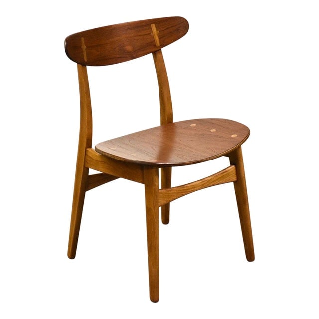 Hans J. Wegner Ch30 Dining Chair: Hans J. Wegner Ch30 Dining Chair A mid century modern teak and oak ch-30 dining chair designed by Hans J. Wegner for Carl Hansen & Son. Professionally refinished. Made in Denmark. Seat height is 1