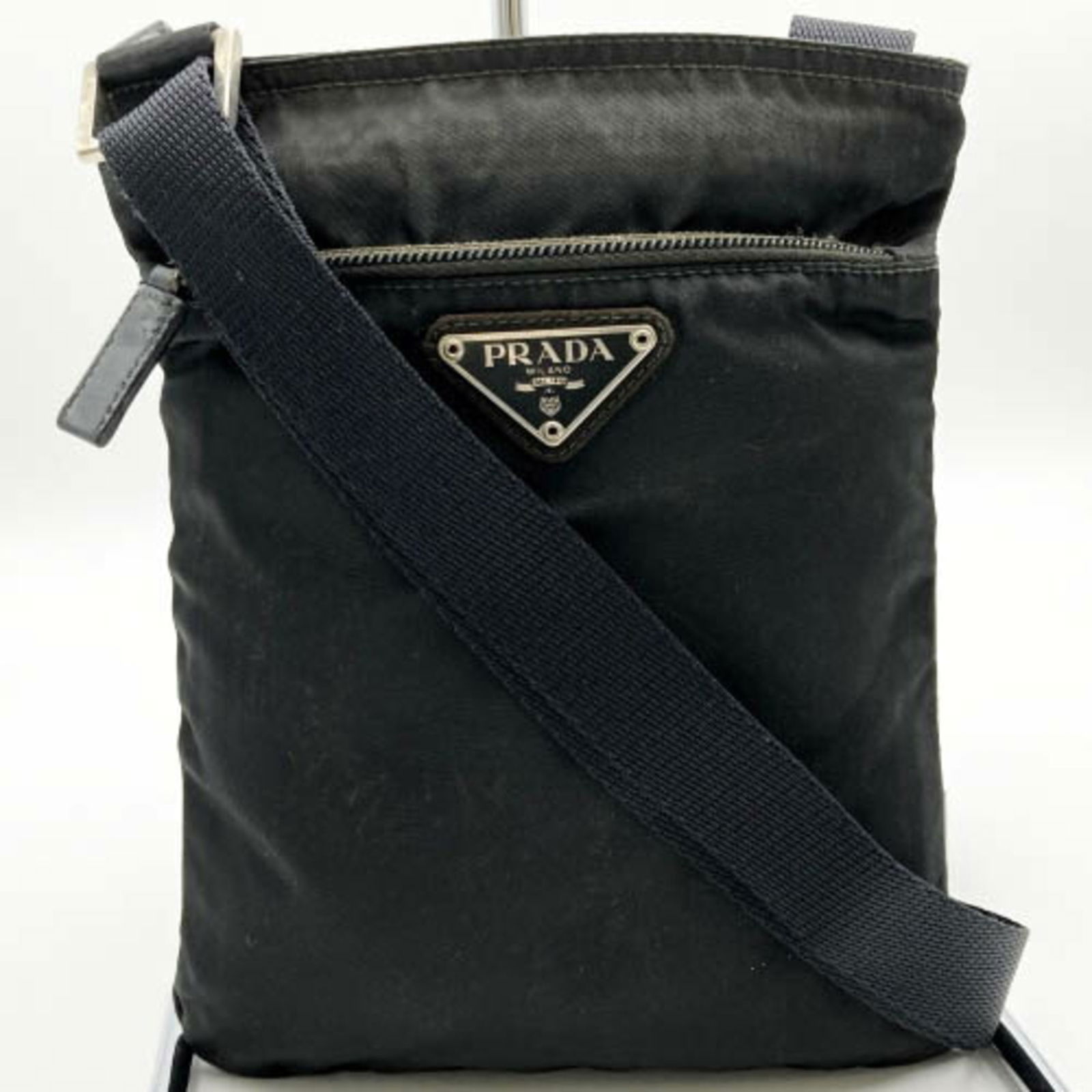 PRADA Shoulder Bag Nylon Triangle Black Women's Men's Fashion IT9TRB3FW97E: PRADA Shoulder Bag Nylon Triangle Black Women's Men's Fashion IT9TRB3FW97E Brand: Prada Type: Shoulder bag Material: Nylon Nylon: Color: Black Closure: Zipper Gender: Men Women Size (HxWxD): 21cm x 17
