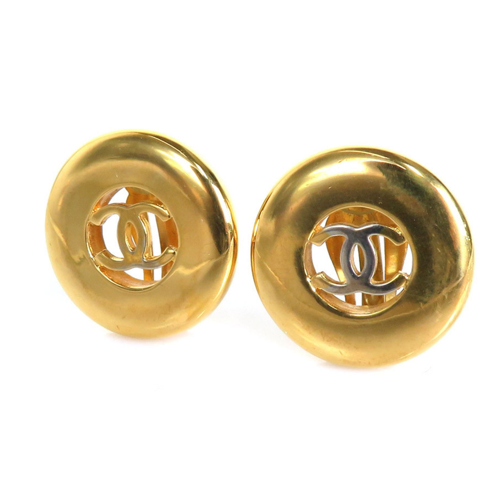 CHANEL earrings here mark metal gold ladies: CHANEL earrings here mark metal gold ladies Brand: Chanel Type: Clip earrings Gender: Women Material: Metal Color: Gold Size (HxWxD): 25.00mm x 25.00mm / 0.98 x 0.98 Condition: Used (good) Overall Scr