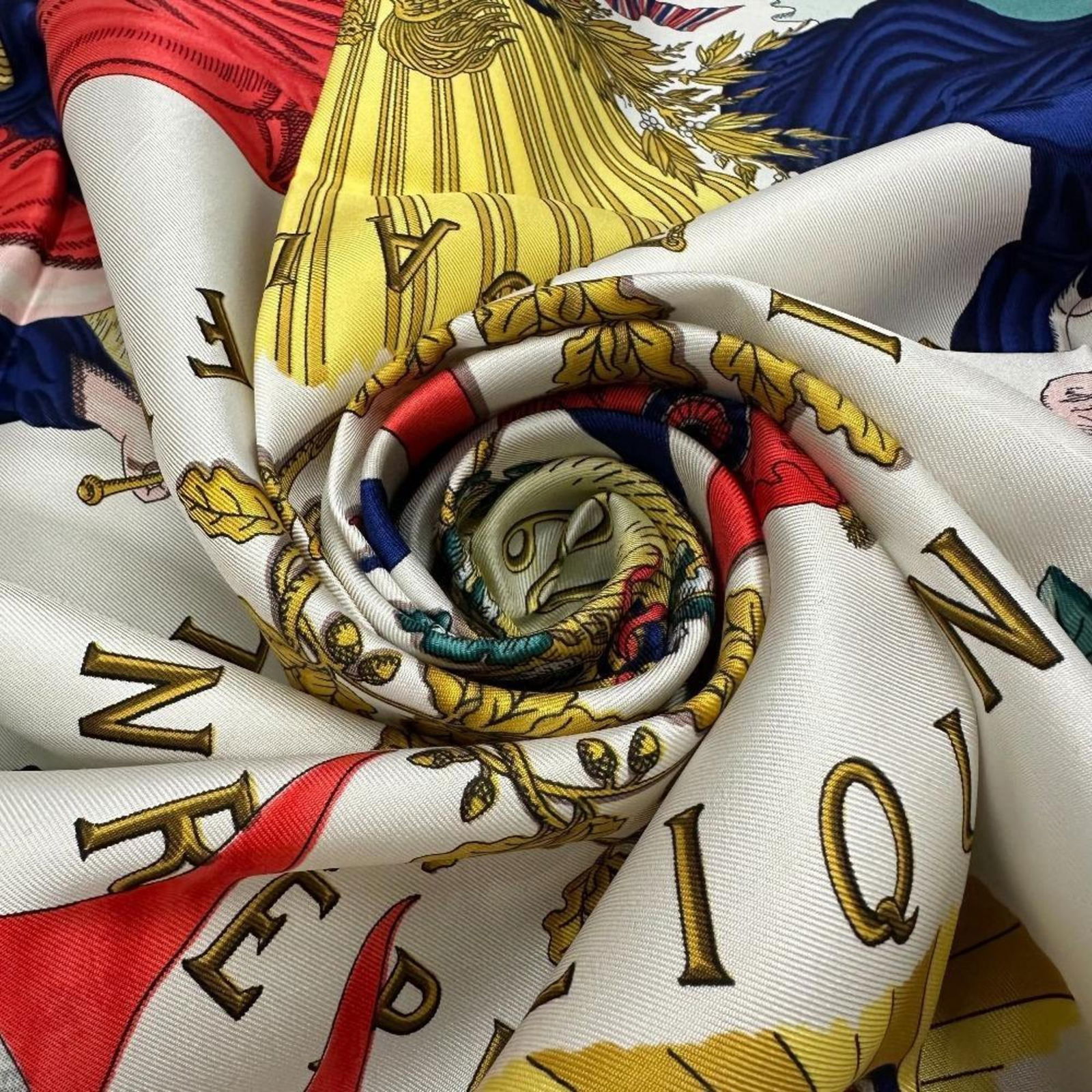 HERMES Carre 90 egalite Muffler/Scarf Multicolor Women's: HERMES Carre 90 egalite Muffler/Scarf Multicolor Women's Brand: Hermes Type: Scarf Gender: Women Color: Multi-color Material: Silk Silk: Size (LxW): 90cm x 90cm / 35.43 x 35.43 Condition: Used (good)