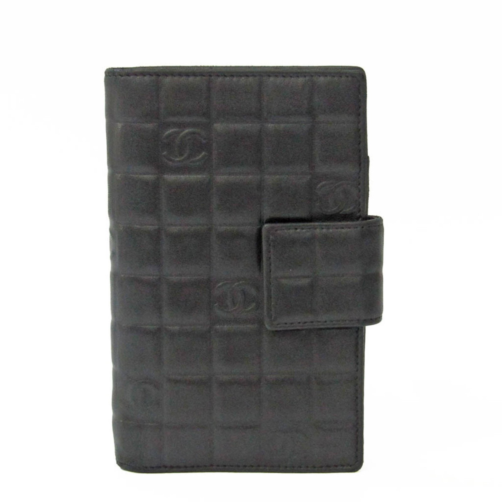 Chanel Chocolate Bar Women's Leather Middle Wallet (bi-fold) Black: Chanel Chocolate Bar Women's Leather Middle Wallet (bi-fold) Black Brand: Chanel Line: Chocolate Bar Country of Origin: France Type: Middle wallet (bi-fold) Gender: Women Material: Leather Leather: Co