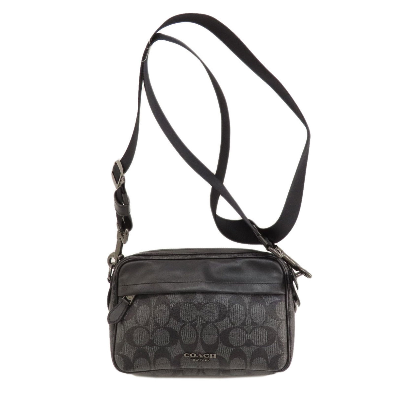 Coach F50715 Signature Shoulder Bag PVC Women's COACH: Coach F50715 Signature Shoulder Bag PVC Women's COACH Brand: Coach Type: Shoulder bag Material: PVC PVC: Color: Black Gender: Women Size (HxWxD): 14cm x 22.5cm x 6cm / 5.51 x 8.85 x 2.36 Condition: Us
