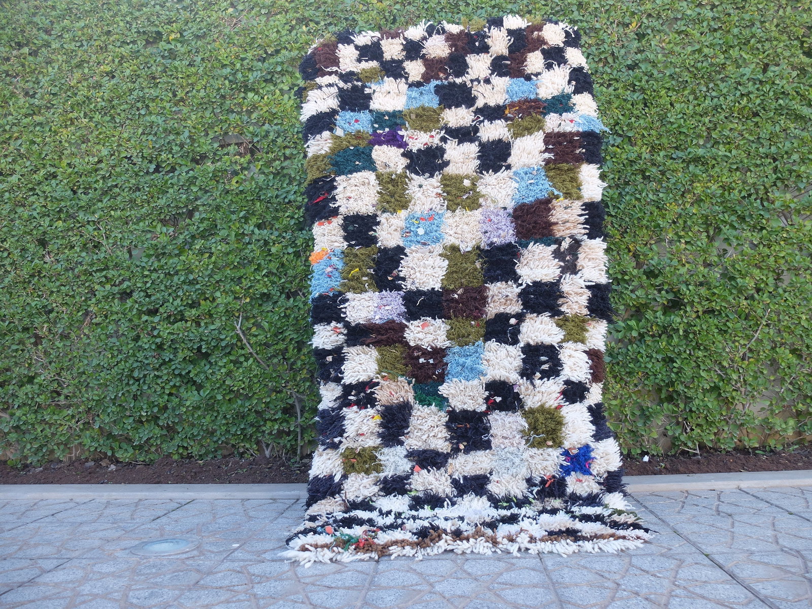 71 x 33.5 inches Moroccan Rug Vintage Azilal Hand Woven by Berber: 71 x 33.5 inches -Moroccan Rug . Vintage azilal Rug Hand Woven by Berber /Berber Carpets.natural rug.berber ( 180 x 85 Cm) This lovely piece is made by moroccan women who live in rural areas using tra