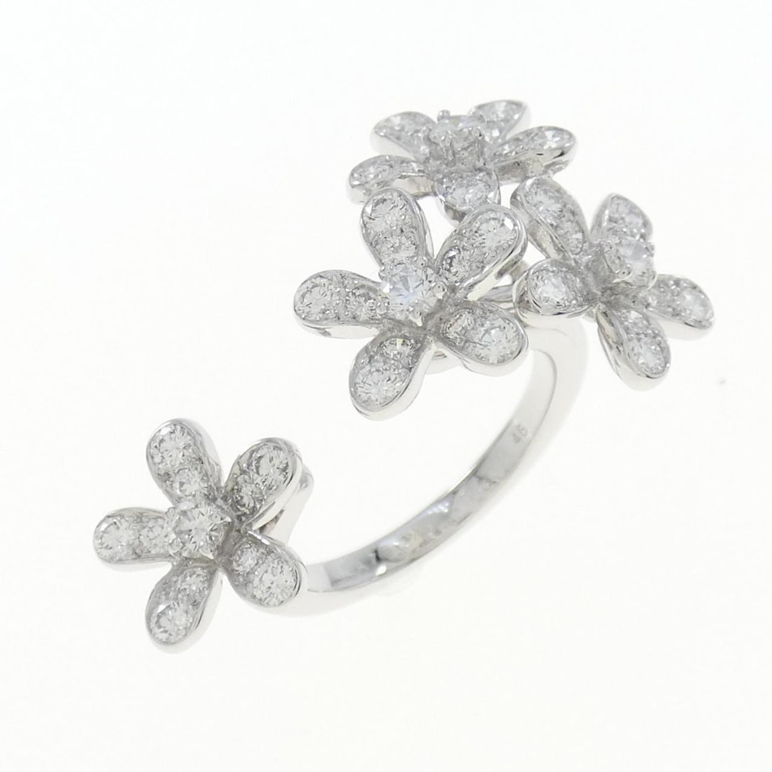 Van Cleef & Arpels Socrate Ring: Van Cleef & Arpels Socrate Ring Style: Ring Material: 750 White Gold Gender: Ladies Size: 3.5-4 (US size) (46) Accessories: Comes with repair certificate Main Stone: Diamond Weight: approx. 5.8g Actua