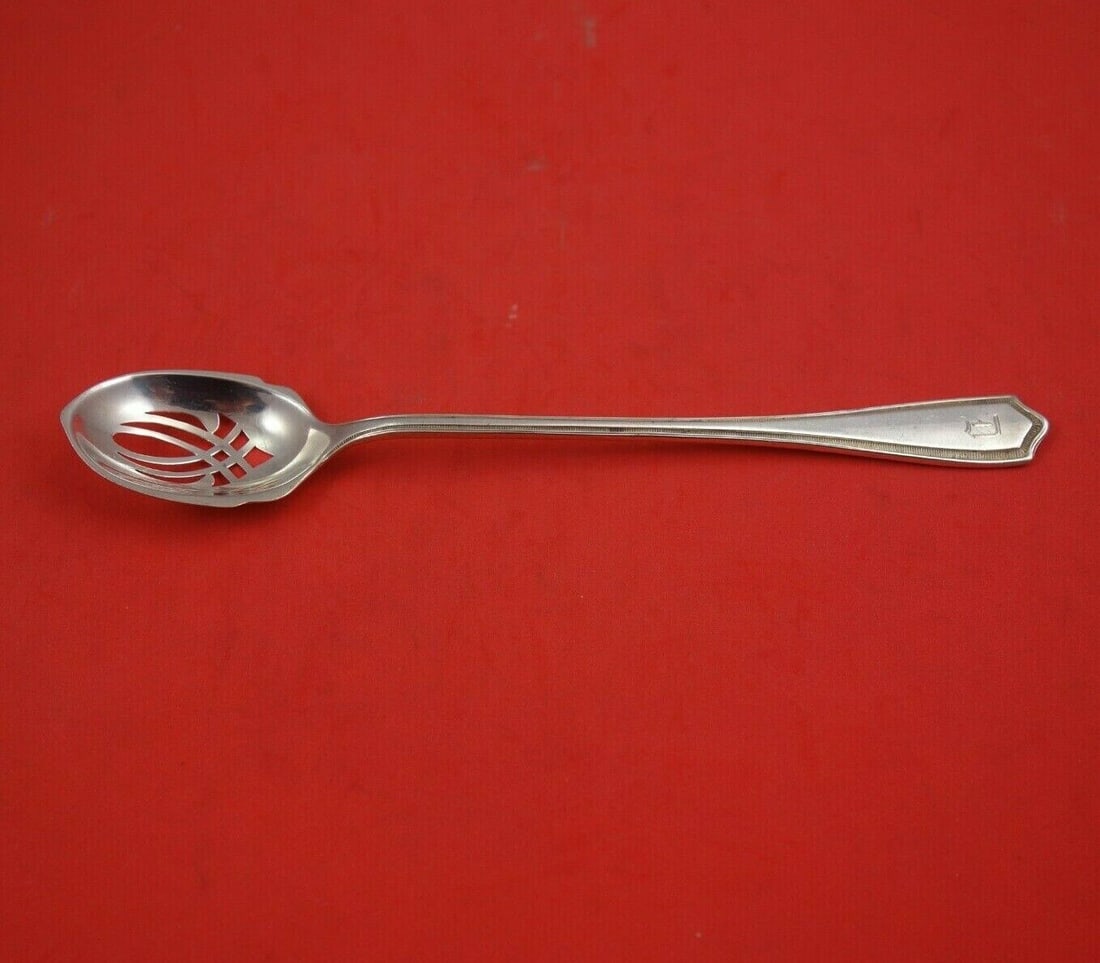 Knickerbocker by Lunt Sterling Silver Olive Spoon 7 3/8in Heirloom: Knickerbocker by Lunt Sterling Silver Olive Spoon 7 3/8" Heirloom Silverware Seller Notes: "Excellent condition" Maker: Lunt Composition: Sterling Silver Age: 1900-1940 Brand: Lunt Pattern: Knickerboc