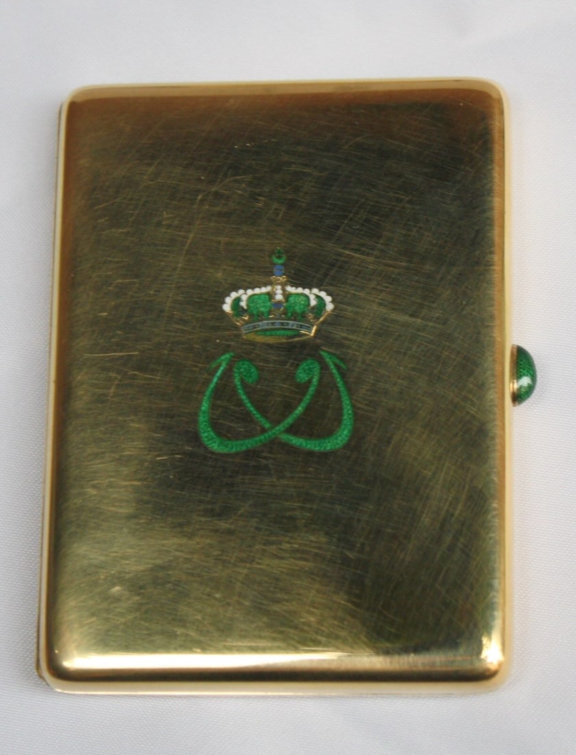 KING FAROUK OF EGYPT 18K FRENCH ENAMELED BOUCHERON CIGARETTE BOX (): KING FAROUK OF EGYPT 18K FRENCH ENAMELED BOUCHERON CIGARETTE BOX () Boucheron: 1900-1950 Modified Item: No This is a 18k French enameled gold cigarette box of King Farouk of Egypt made in the 1900's i