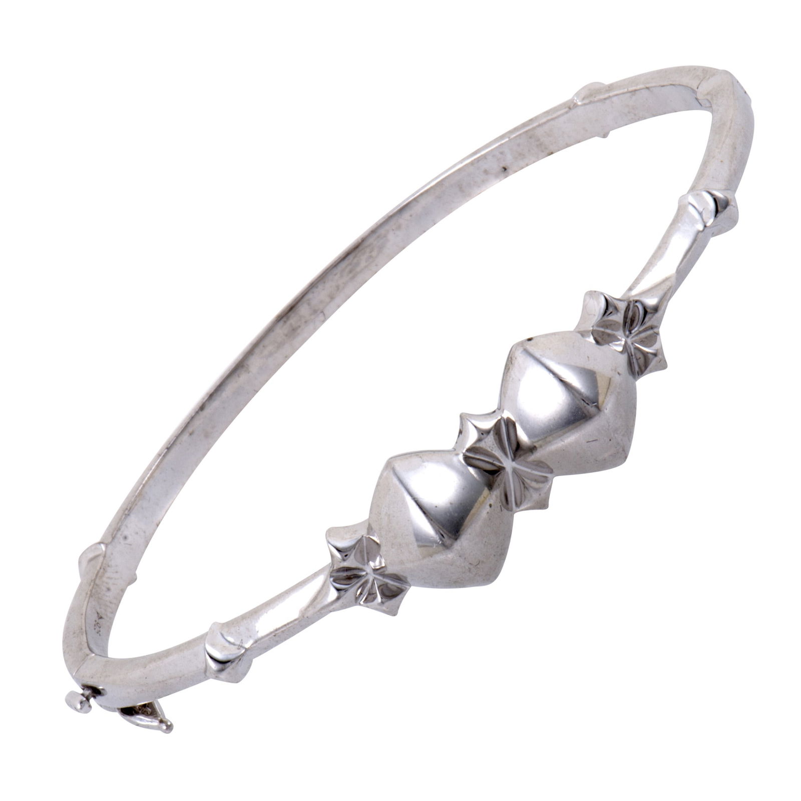 Stephen Webster New Superstud Silver Bangle Bracelet 3015666: Stephen Webster New Superstud Silver Bangle Bracelet 3015666 Made entirely of exceptionally bright and immaculately gleaming white rhodium-plated silver, this fascinating bangle from Stephen Webster i