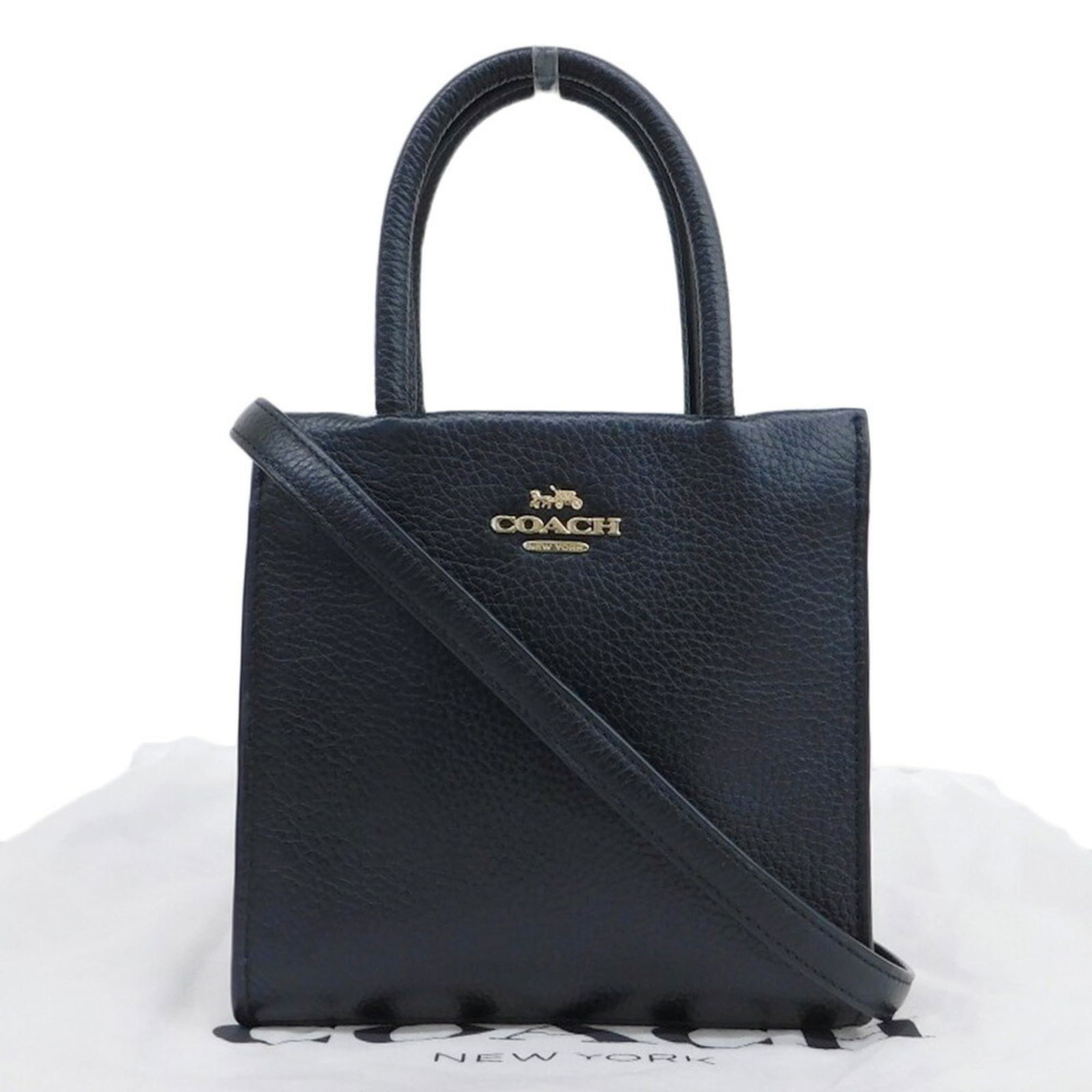 Coach Leather Shoulder Handbag Black 5692 with Magnet Closure: Coach COACH shoulder bag handbag leather black 5692 Brand: Coach Model: 5692 Type: Handbag Shoulder bag Material: Leather Leather: Color: Black Closure: Magnet Gender: Women Size (HxWxD): 17cm x 17cm