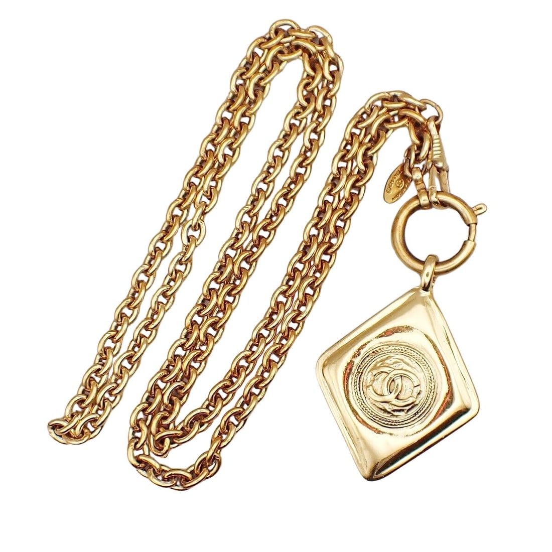 Chanel Coco Mark Gold-Plated Charm 4x7 cm: Chanel Coco Mark Brand: Chanel Model: Coco Mark Color: Gold Material: Gold Plated Dimensions: charmLength: W 4 x H 7 cm inner Circumference: 78 cm Comments: Introducing the CHANEL Coco Mark Charm a so