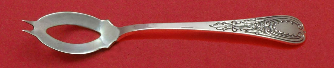 Windsor Castle Sterling Silver Olive Spoon 5 1/4 inches by Tuttle Custom Made: Windsor Castle by Tuttle Sterling Silver Olive Spoon Ideal 5 1/4" Custom Made Pattern: Windsor Castle Brand: Tuttle Type: Serving Spoon Age: Post-1940 Composition: Sterling Silver Maker: Tuttle Windso