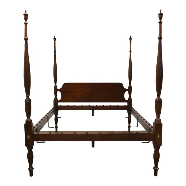 Henkel Harris Mahogany Queen Bed with Rope Details: This vintage Henkel Harris queen bed crafted from solid mahogany exudes traditional elegance. Featuring rope bed details, it embodies the sophisticated style of the 1970s. Despite being pre-owned, it 
