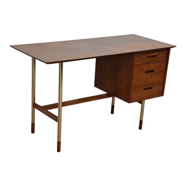 Mid Century Modern Walnut Desk by Jack Cartwright: This exquisite mid-century modern desk, designed by Jack Cartwright for Founders Furniture, features a polished steel frame and a walnut surface. Perfect for a modern home office, it includes a finish