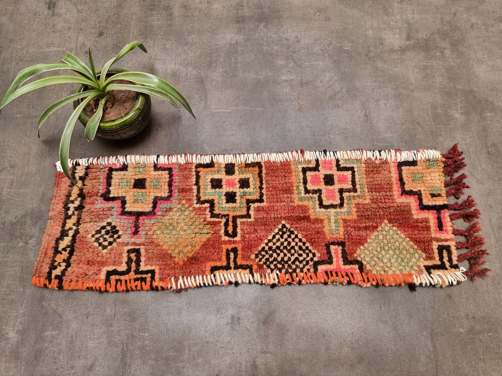 Vintage Azilal Moroccan Rug - Hand Woven Berber Art: This vintage Azilal rug, measuring approximately 39.5 x 12 inches, is a unique piece hand woven by Berber women from the Atlas Mountains using traditional techniques and natural materials. Each rug te