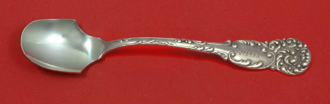 La Reine Reed and Barton Sterling Silver Cheese Scoop 5 3/4 inches Custom Made: La Reine by Reed and Barton Sterling Silver Cheese Scoop 5 3/4" Custom Made Pattern: La Reine Brand: Reed & Barton Type: Serving Pieces Age: Post-1940 Composition: Sterling Silver Maker: Reed & Barton