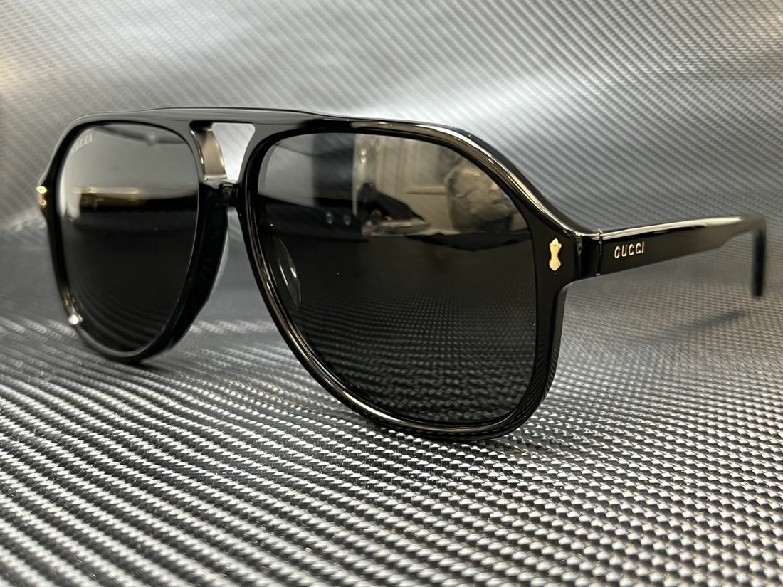 Gucci Black Aviator Sunglasses 60mm Gradient Lenses: GUCCI GG1042S 001 Black Aviator 60 mm Mens Sunglasses Pattern: Solid Lens Technology: Gradient Anti-Reflective Frame Color: Black Type: Sunglasses Lens Material: Plastic Polycarbonate Style: Aviator F
