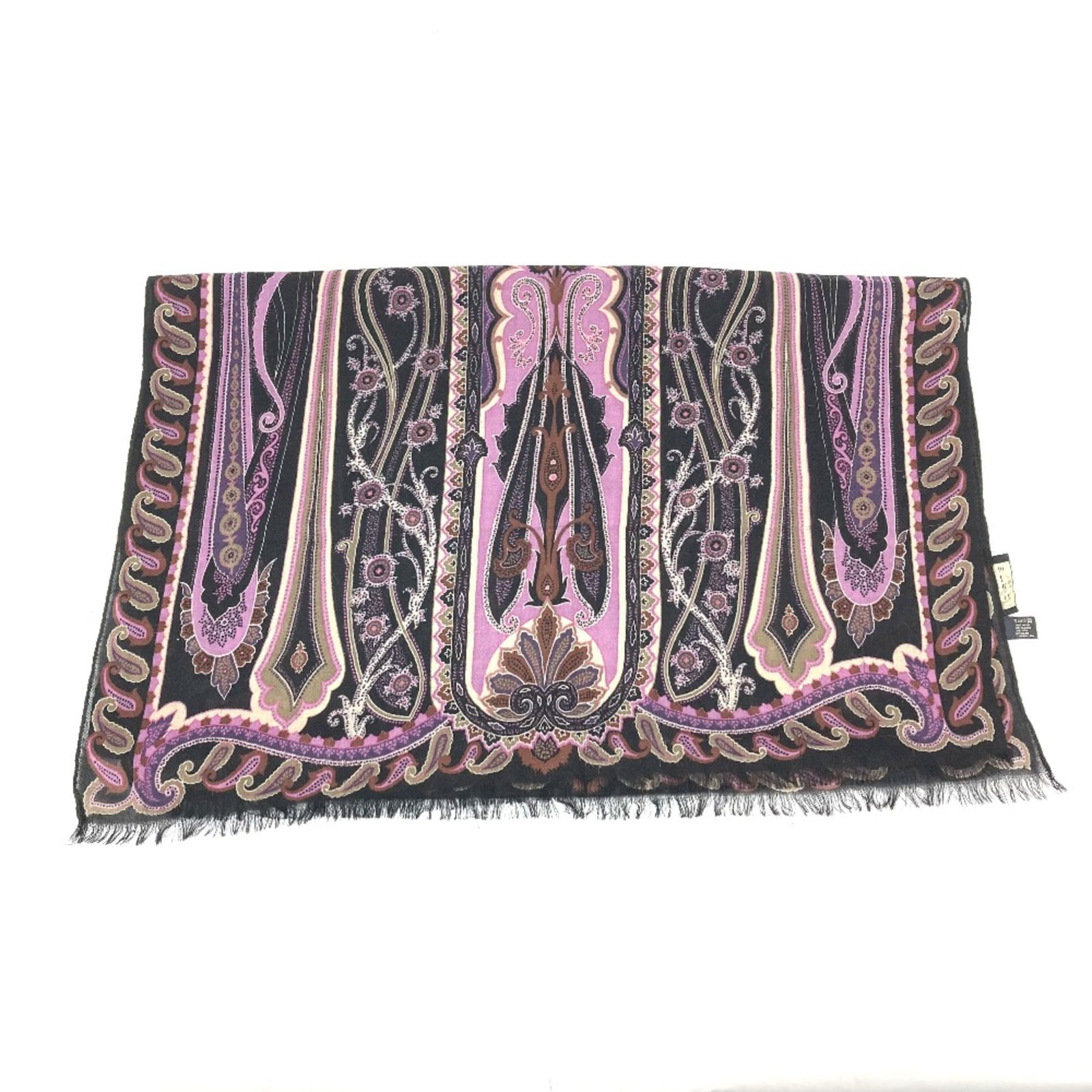 Etro shawl Scarf Black purple: Etro shawl Scarf Black purple Brand: Etro Type: Scarf Material: Cloth Color: Black Gender: Women Size: W24.8 x H63.0inch / W63cm x H160cmThe size is uded to mesured without a fringe. Condition: Used (
